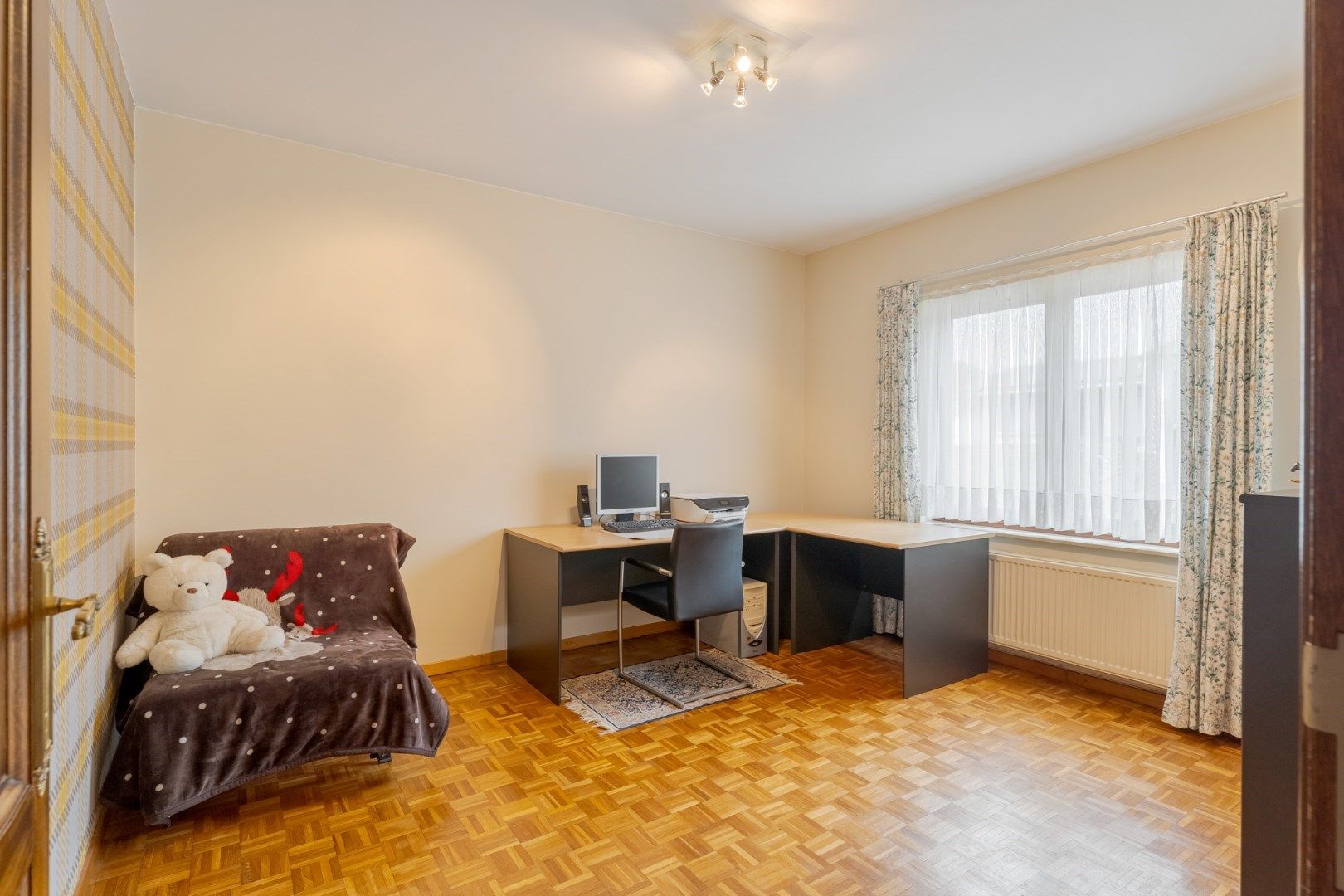 Bijzonder nette half-vrijstaande woning met 4 slaapkamers en mooie tuin op 12a 18ca vlak bij de dorpskern foto 14