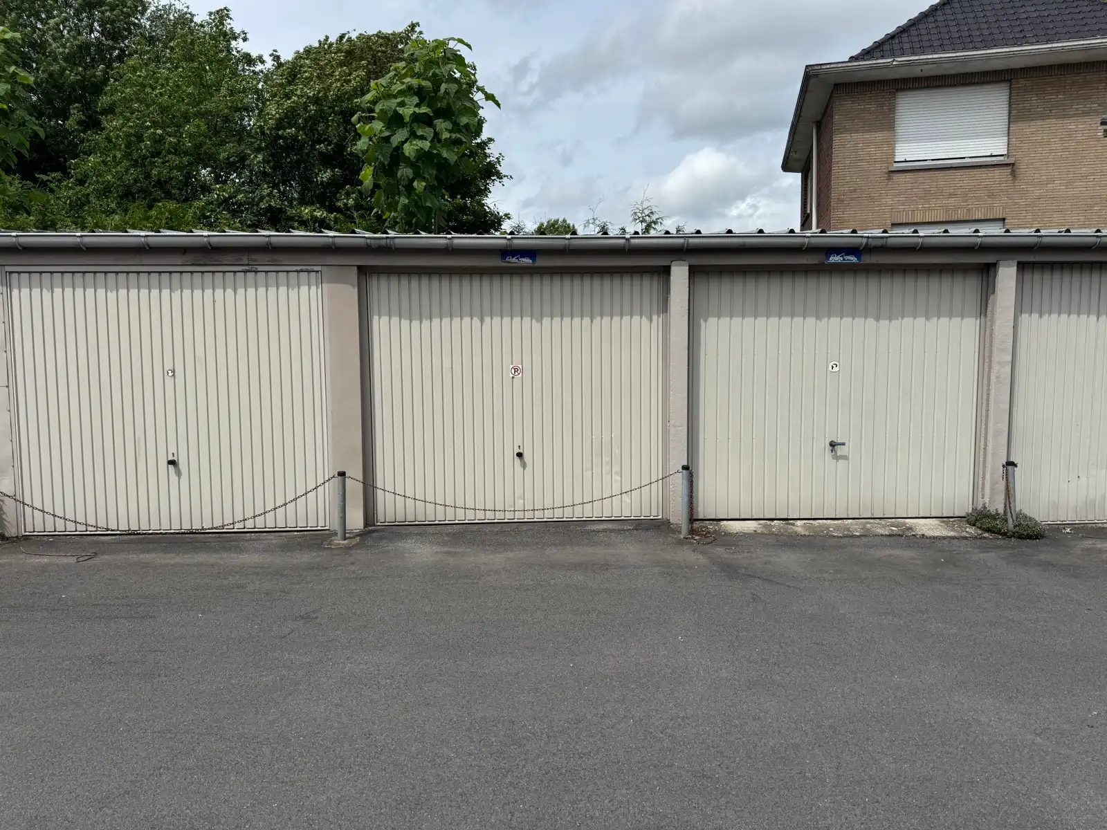Garagebox met manuele poort foto 3