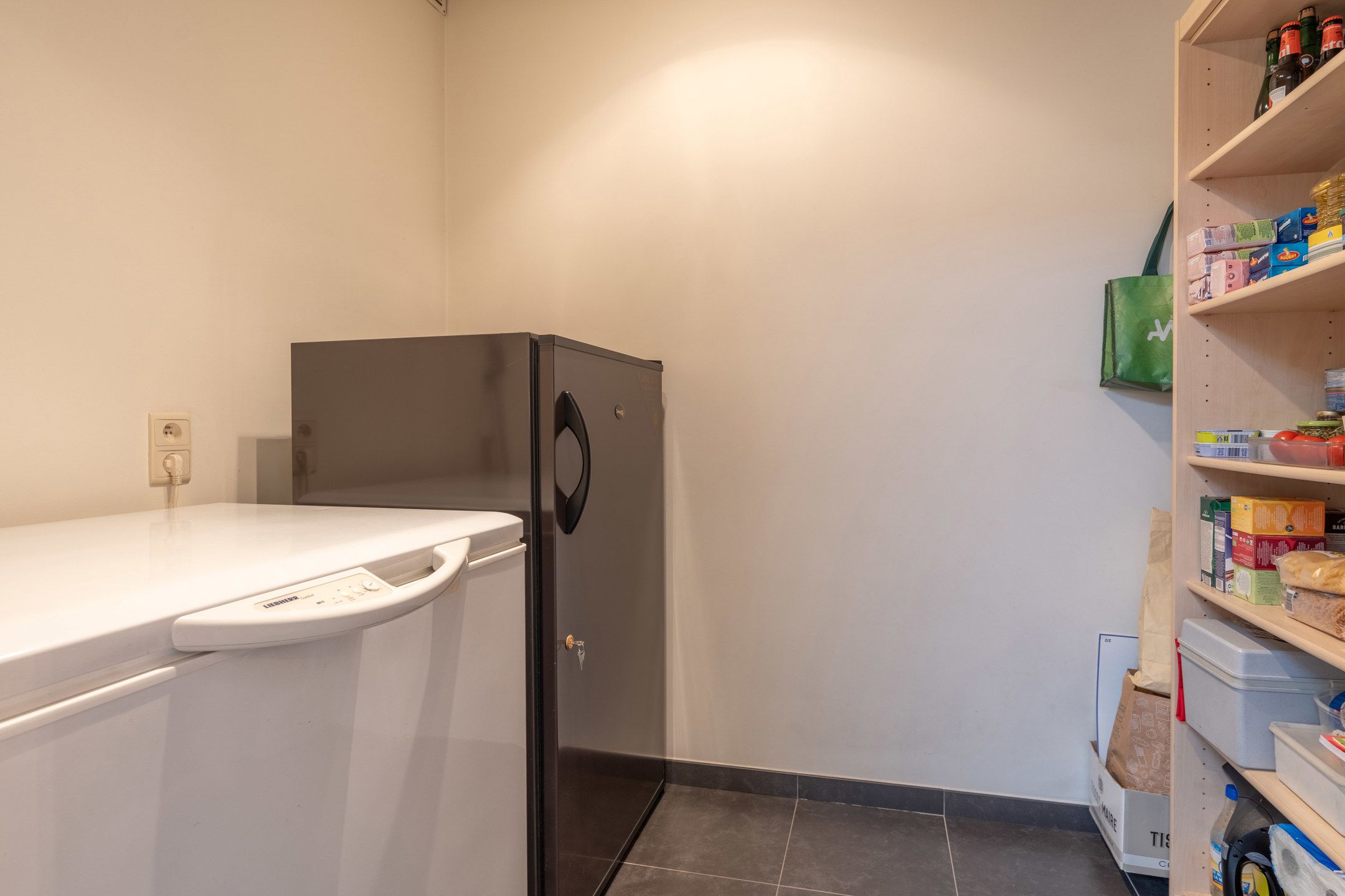 Zeer ruim appartement met o.a. 3 slaapkamers, 3 terrassen en autostaanplaats. foto 16