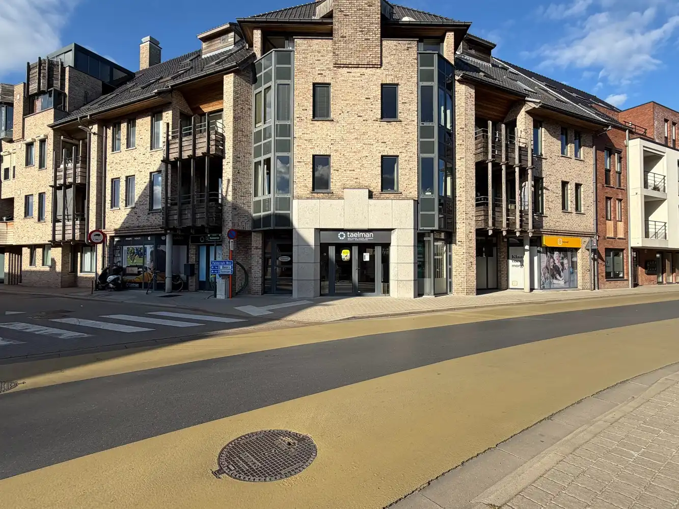 Handelspand met opp. van 131m² op toplocatie! foto {{pictureIndex}}