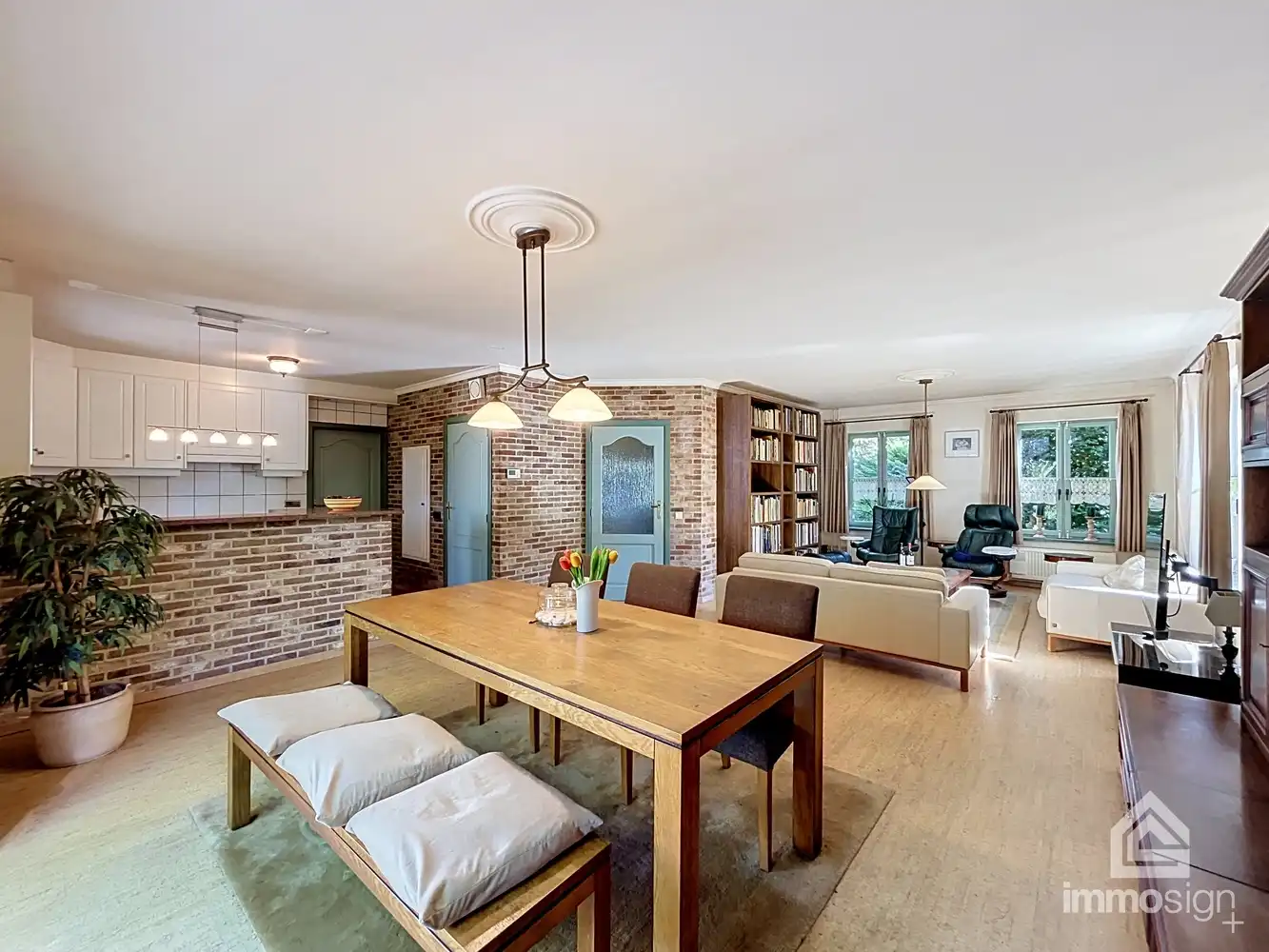 Charmante, ruime, gezinswoning met 4 slaapkamers te Hamont! foto 5
