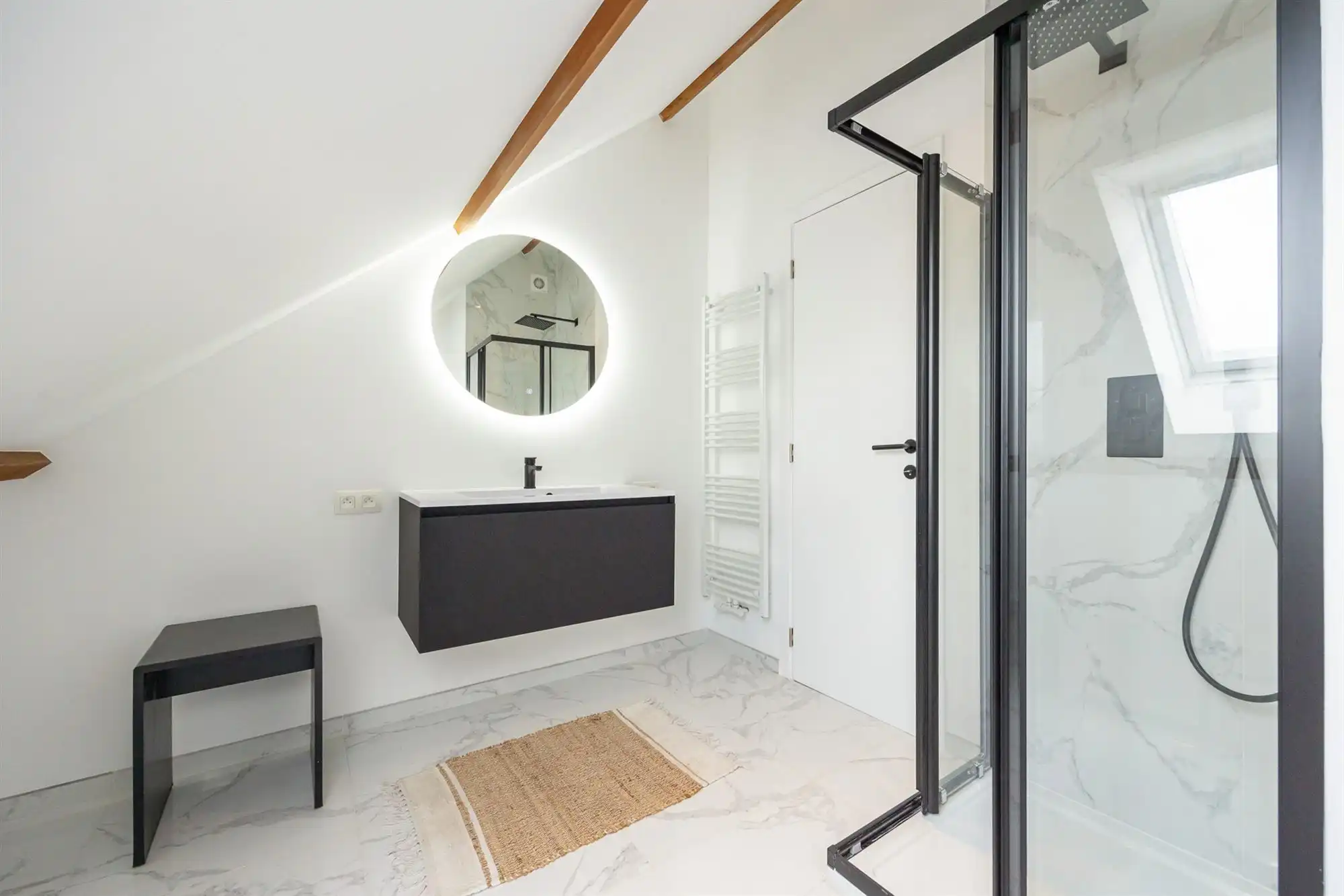 Gezinswoning woning met drie slaapkamers en tuin foto 14