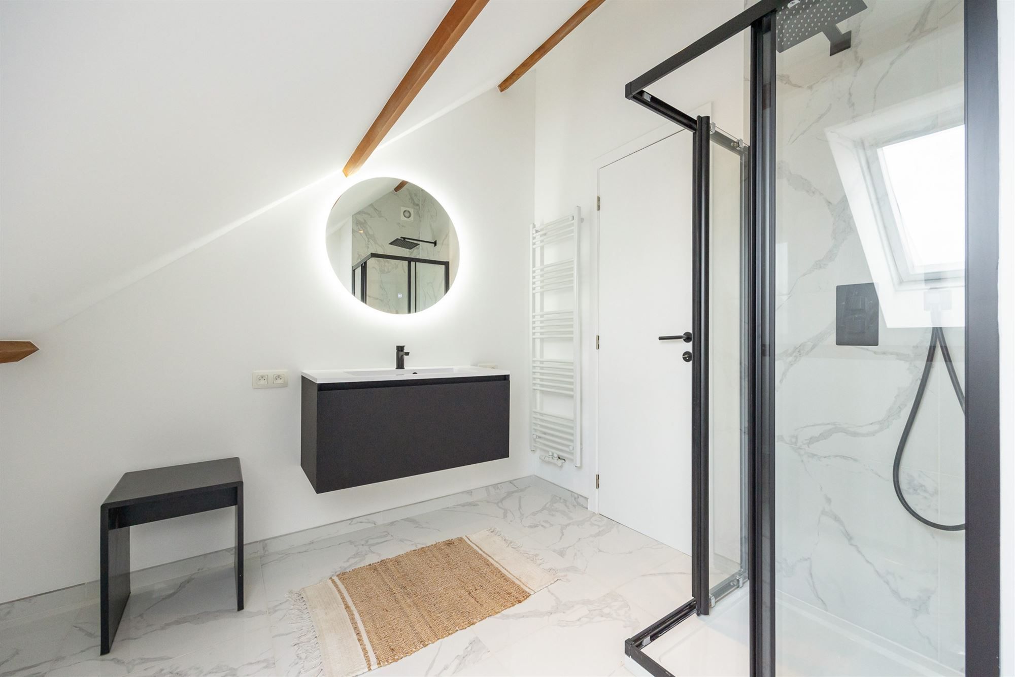 Gezinswoning woning met drie slaapkamers en tuin foto 14