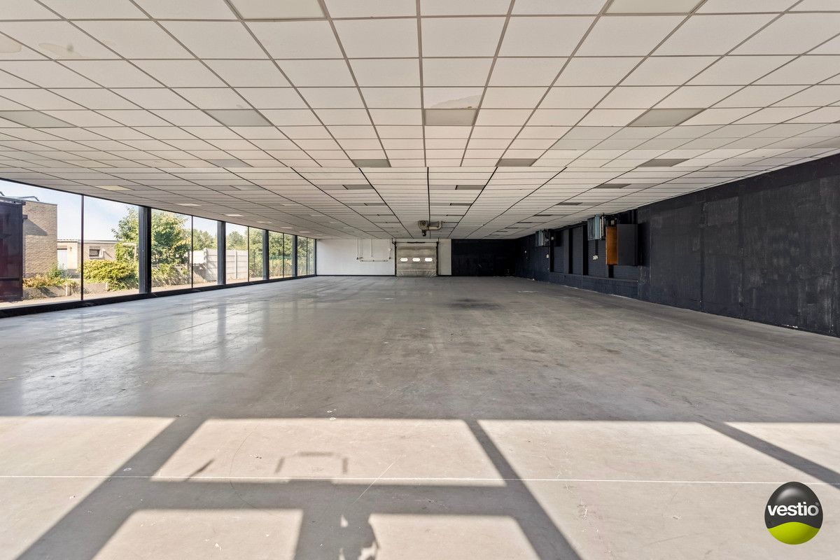 MULTIFUNCTIONEEL BEDRIJFSPAND VAN 970M² OP A-LOCATIE TE HASSELT. foto 8