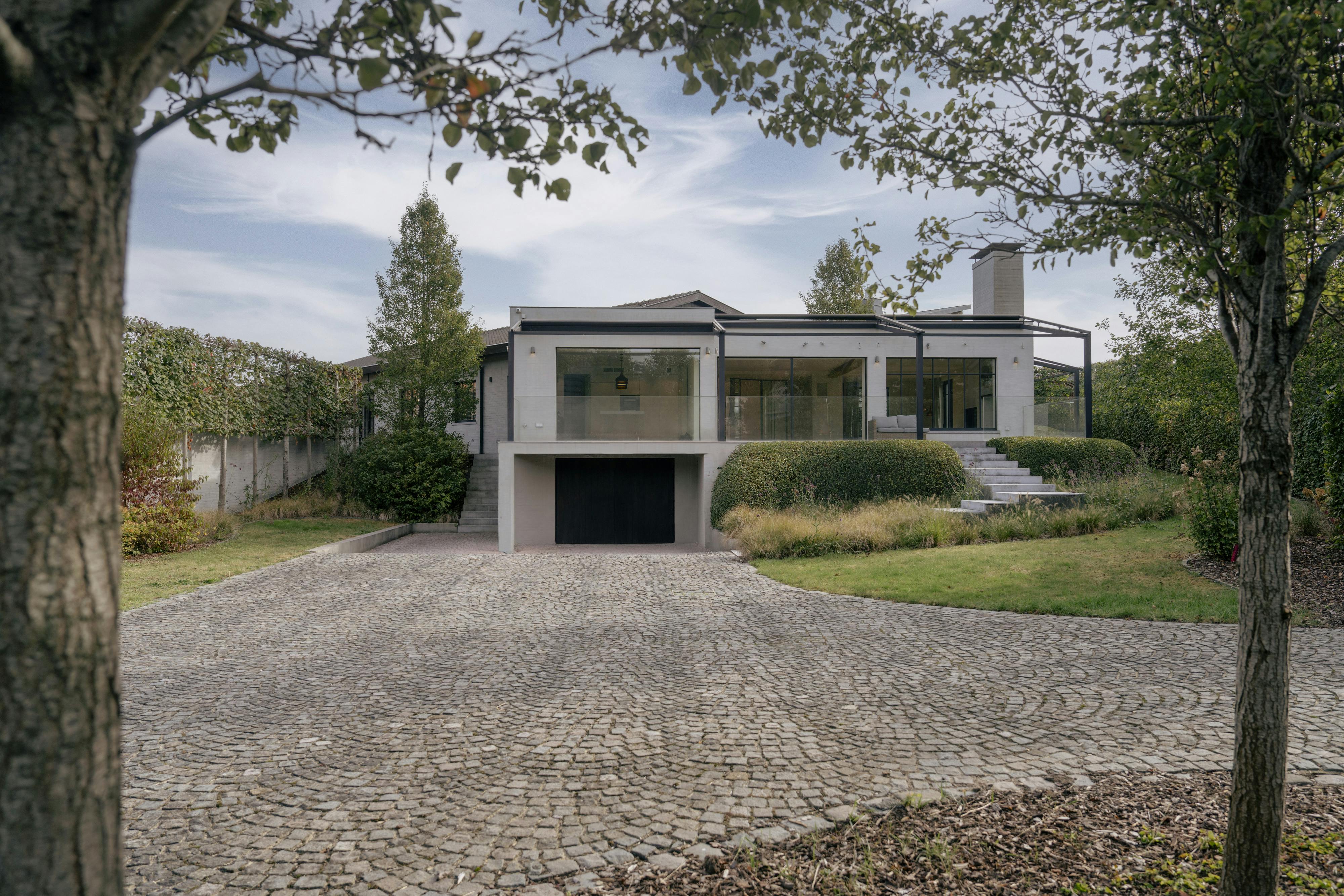 Uitzonderlijke villa te koop op 100m van de Menenpoort foto {{pictureIndex}}
