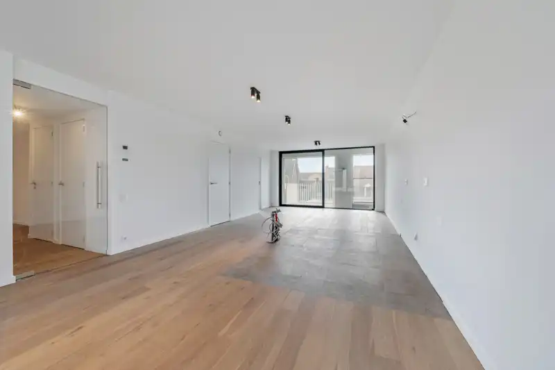 Modern luxe nieuwbouwappartement te koop in Roeselare met gunstige oriëntatie foto {{pictureIndex}}