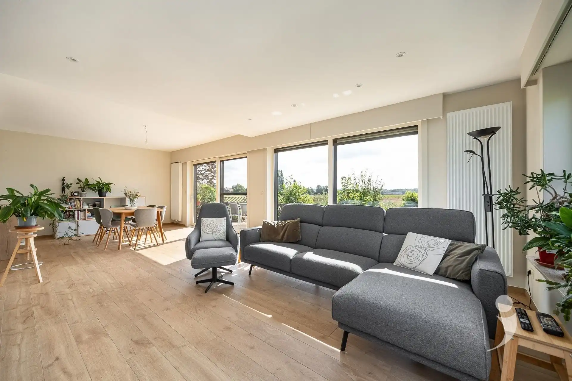 Gerenoveerde woning met prachtig zicht over de velden foto 5