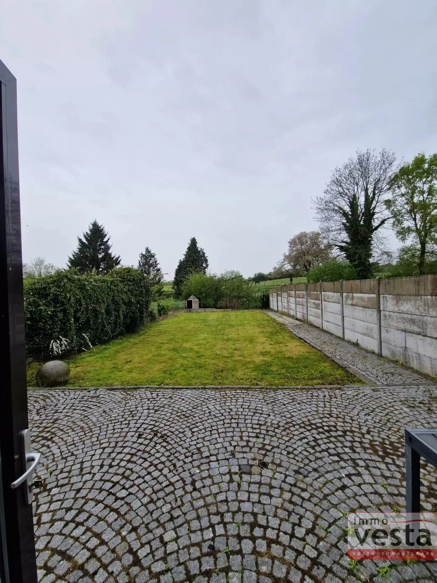 Woning met 2 slaapkamers, garage en tuin foto 16