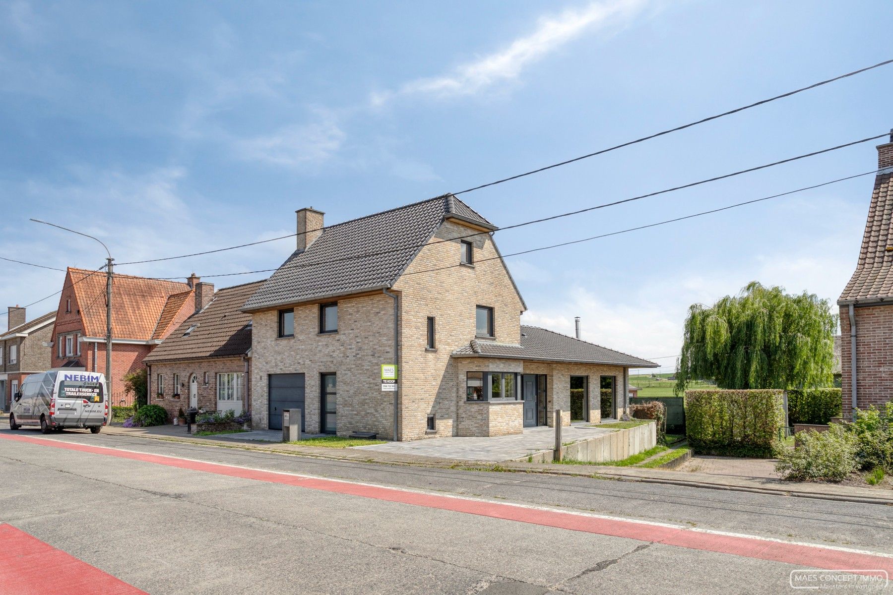 Halfopen gezinswoning te koop in Anzegem foto {{pictureIndex}}