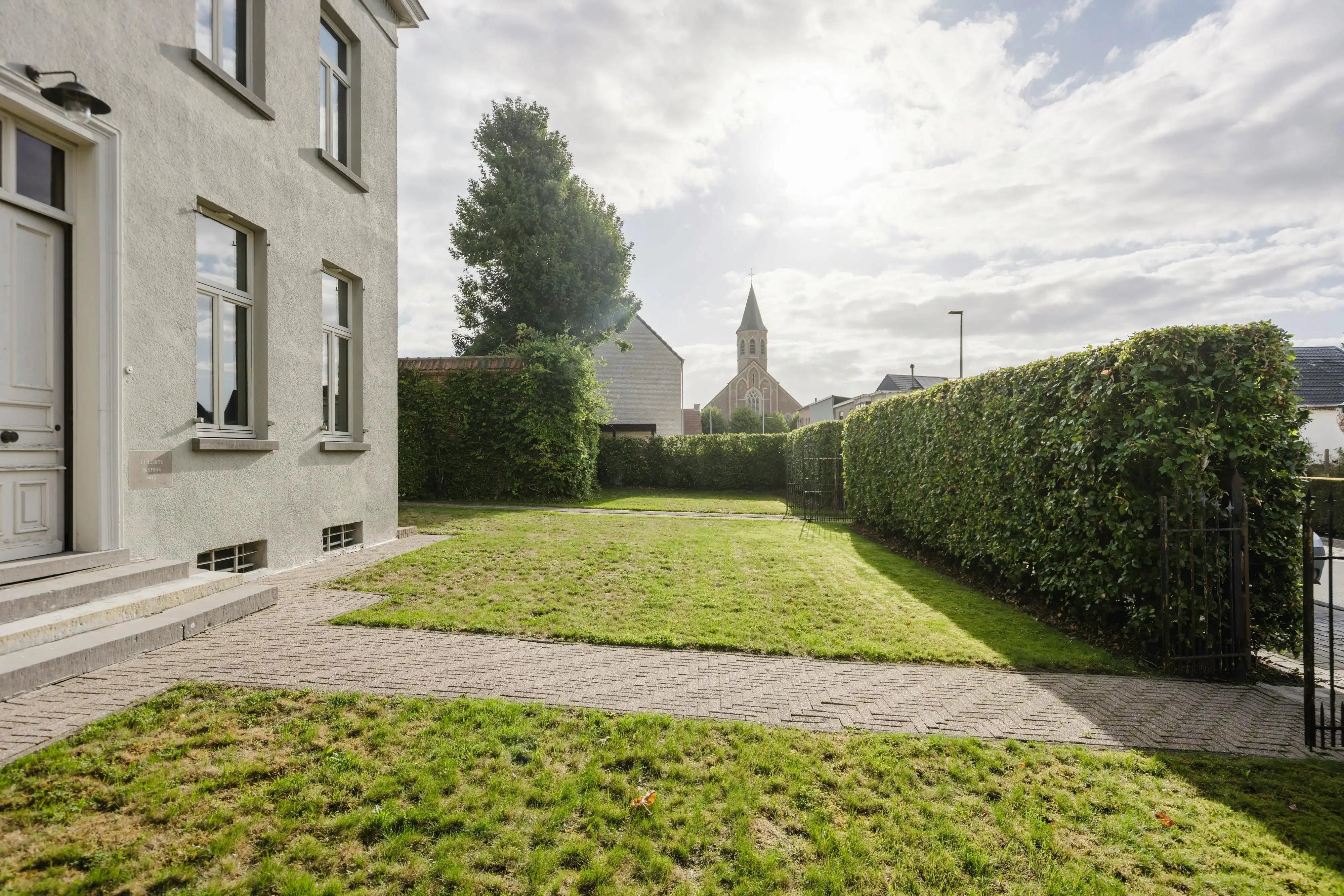 Karaktervolle pastorie met potentieel in Poesele foto 5