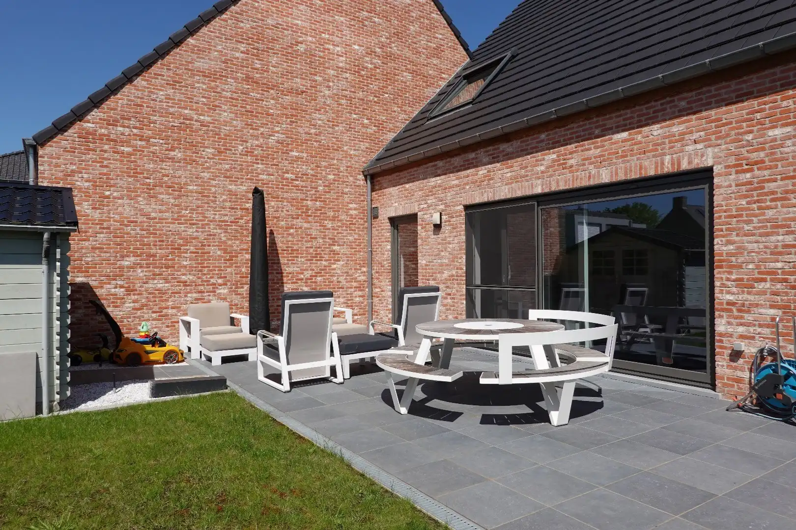 Prachtige halfopen nieuwbouwwoning met inpandige garage en zuidgerichte tuin foto 15