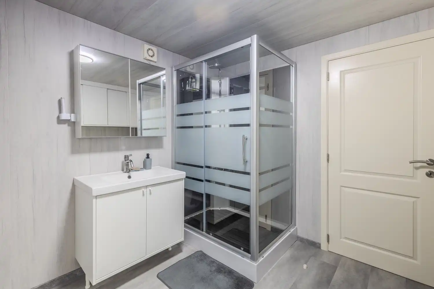 Charmante woning met drie slaapkamers, veranda en losstaande garage in Gellik (Lanaken) foto 25