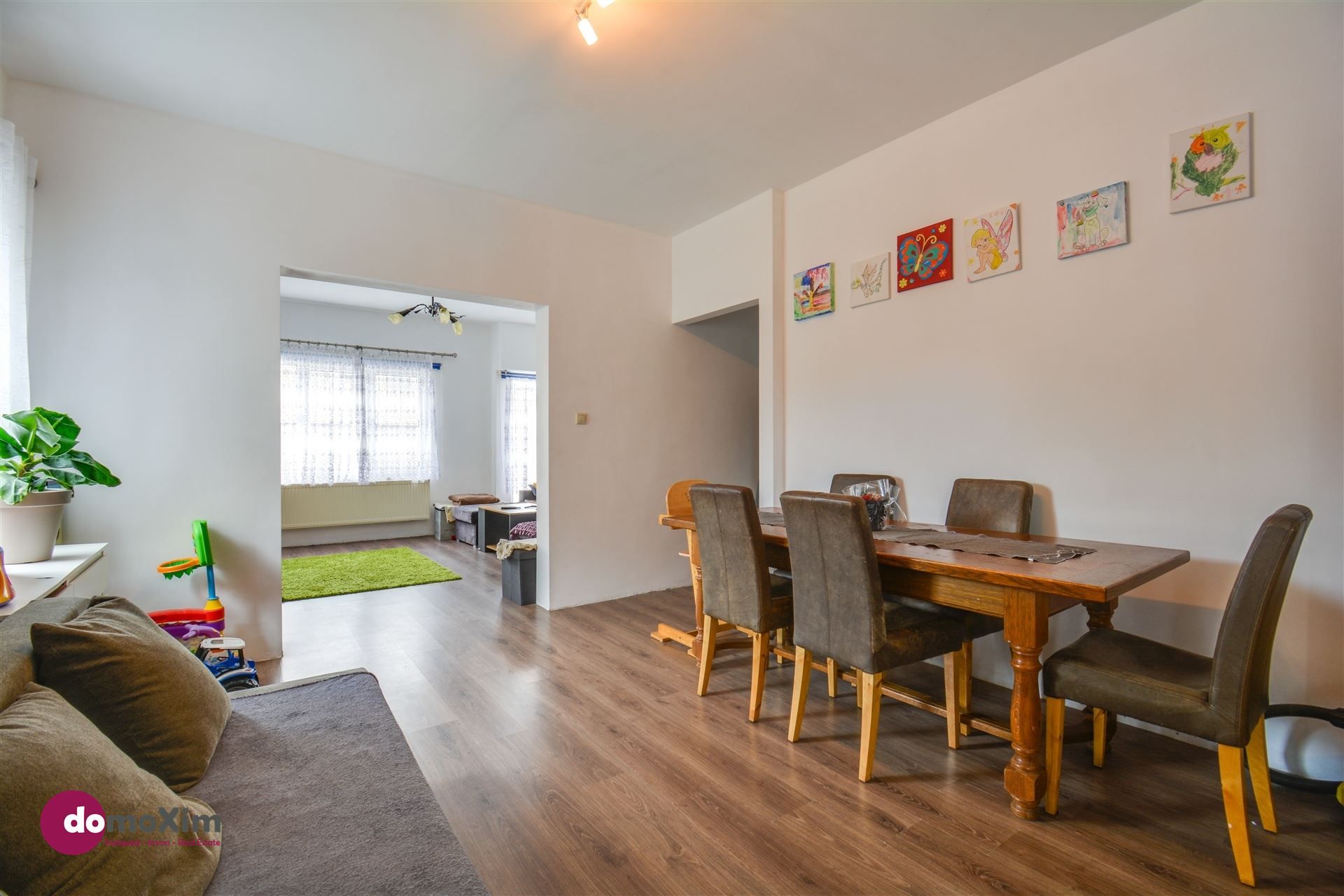 Centraal gelegen woning met 4 slaapkamers en grote tuin foto 3