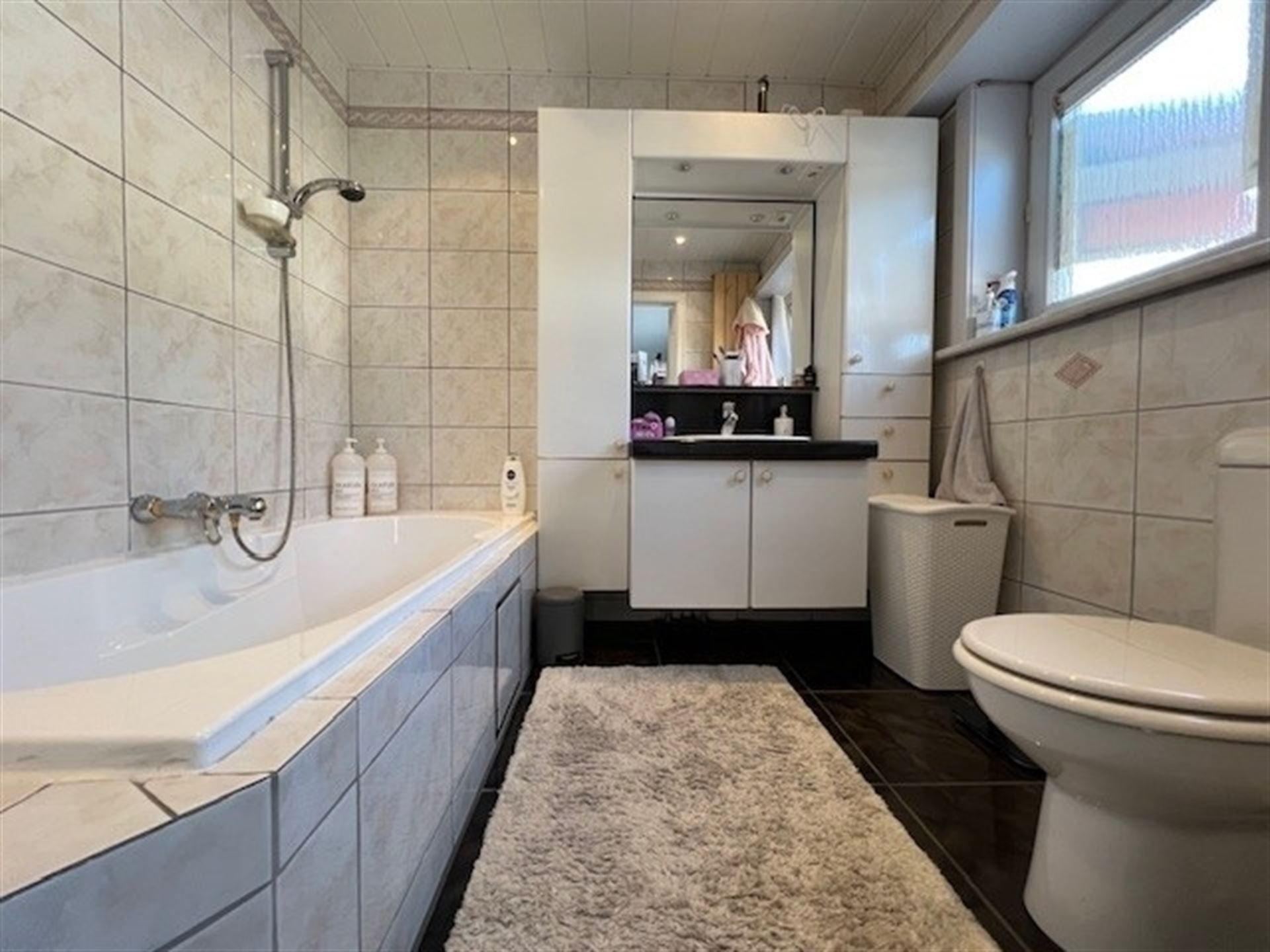 Bel-etage woning met ruime garage  en 2 badkamers! foto 19
