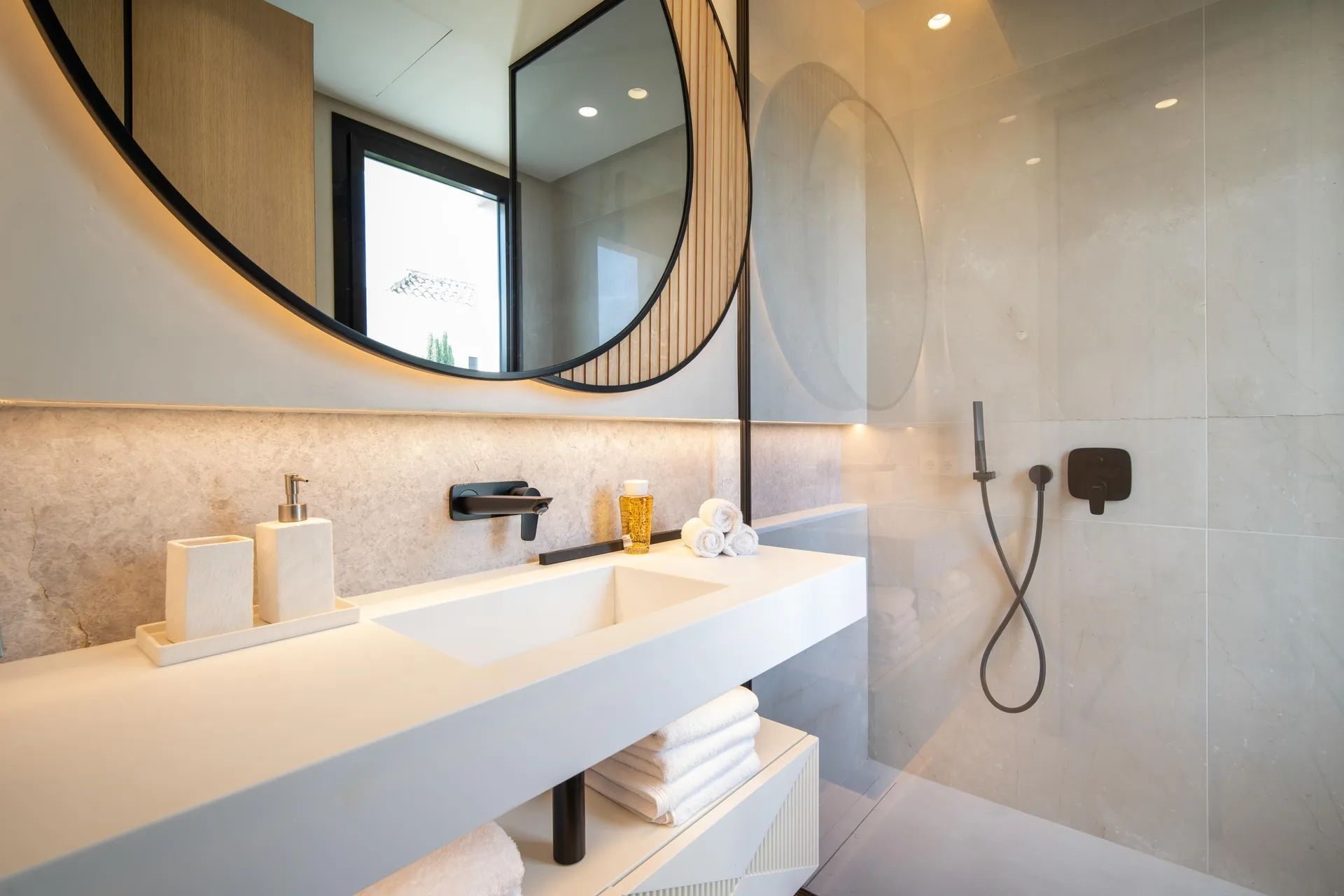 Ultieme luxe in Marbella: exclusieve villa met prachtige tuinen en privézwembad aan de Golden Mile foto 22