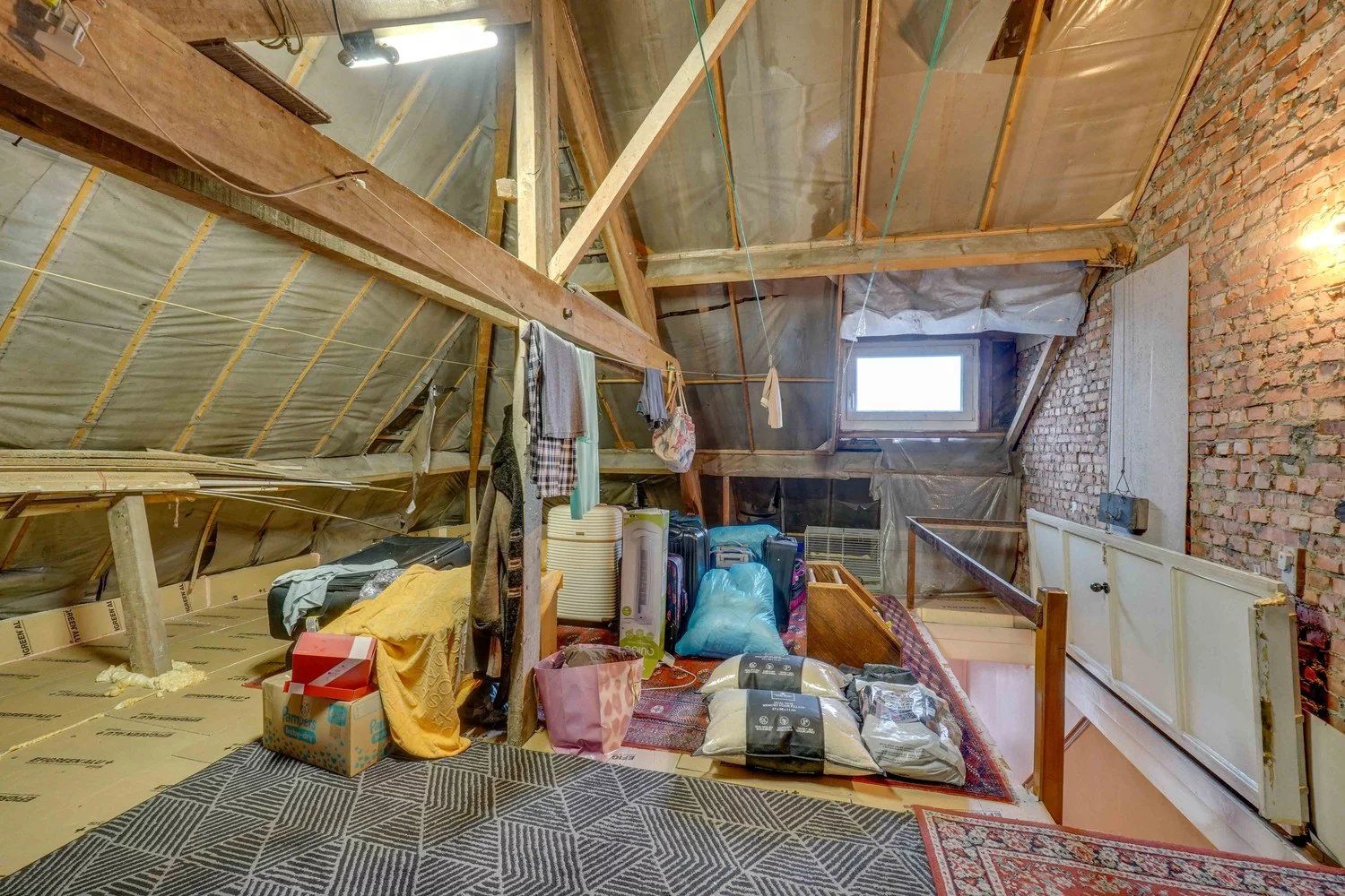 Ruime, te renoveren halfopen woning foto 17