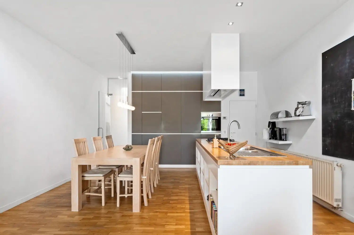 Instapklare woning met 3 slpkrs en tuin te Wilrijk foto 11