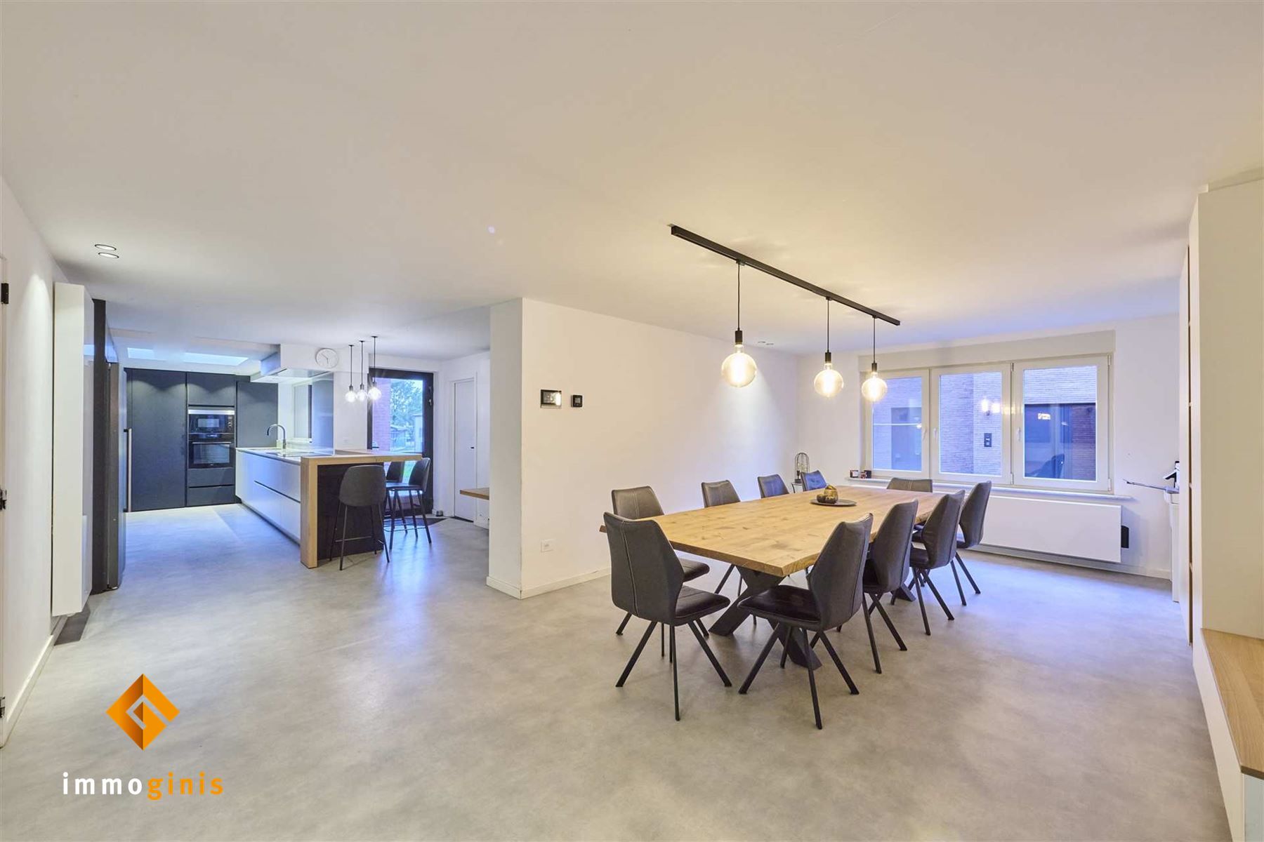Ruime gerenoveerde woning met paardenfaciliteiten op een perceel van 71a44ca. foto 8