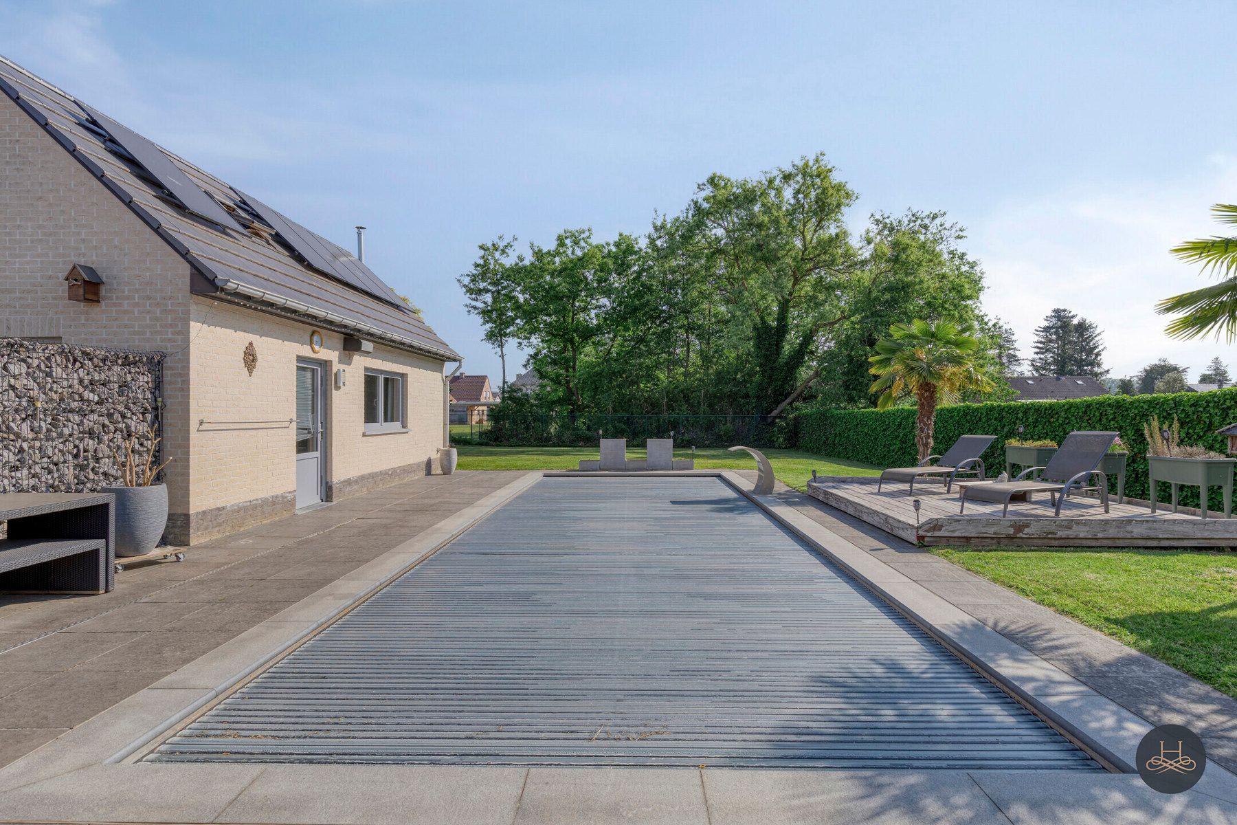 Ruime en recente woning met zwembad foto 26