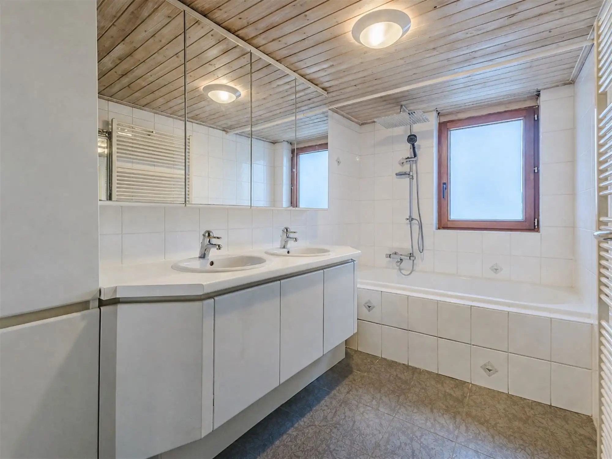 rustig gelegen gezinswoning met 4 slpks, garage en tuin foto 24