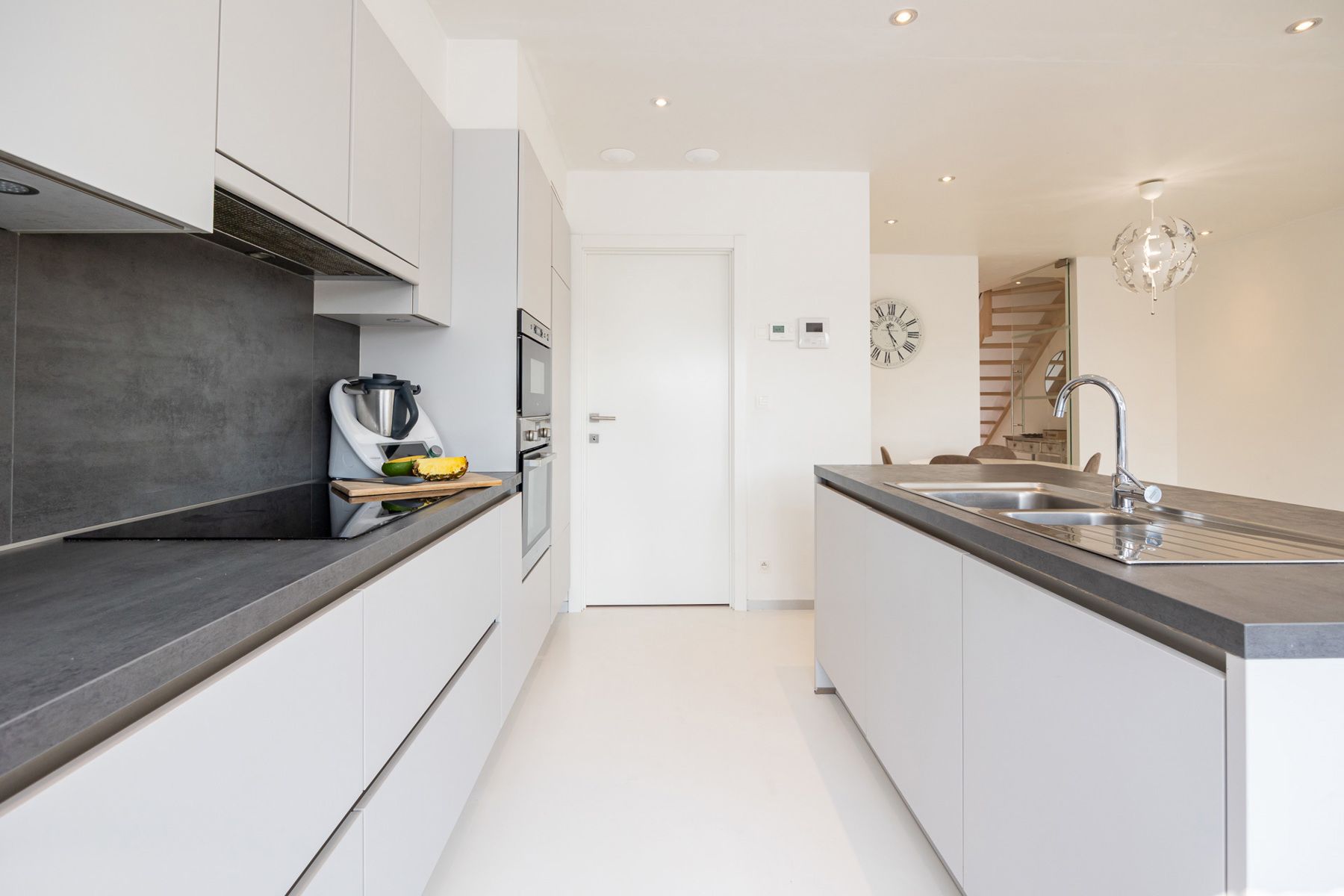 Moderne gezinswoning in landelijke omgeving. foto 3