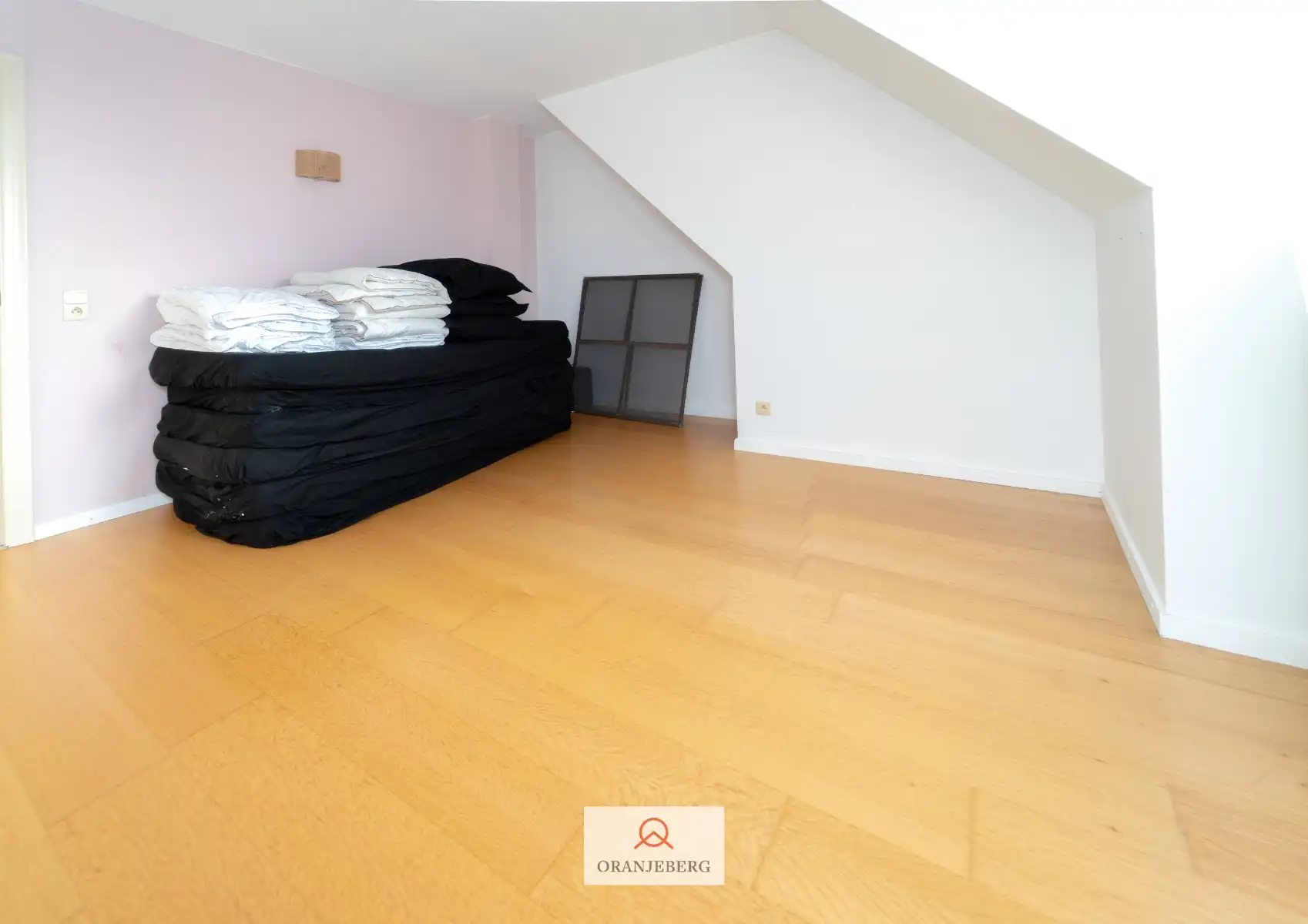 Zeer ruim 3 slaapkamer appartement (230 m²) foto 7