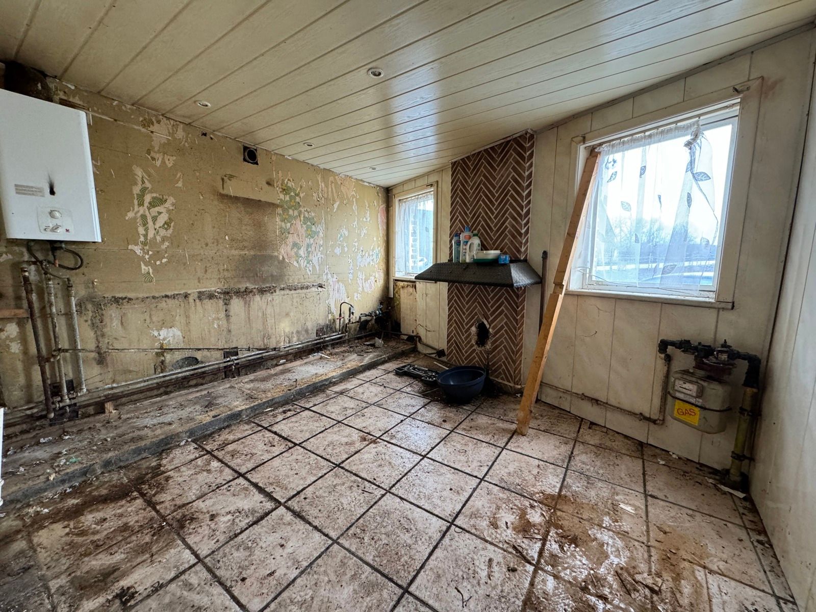 Volledig te renoveren woning met garage foto 4