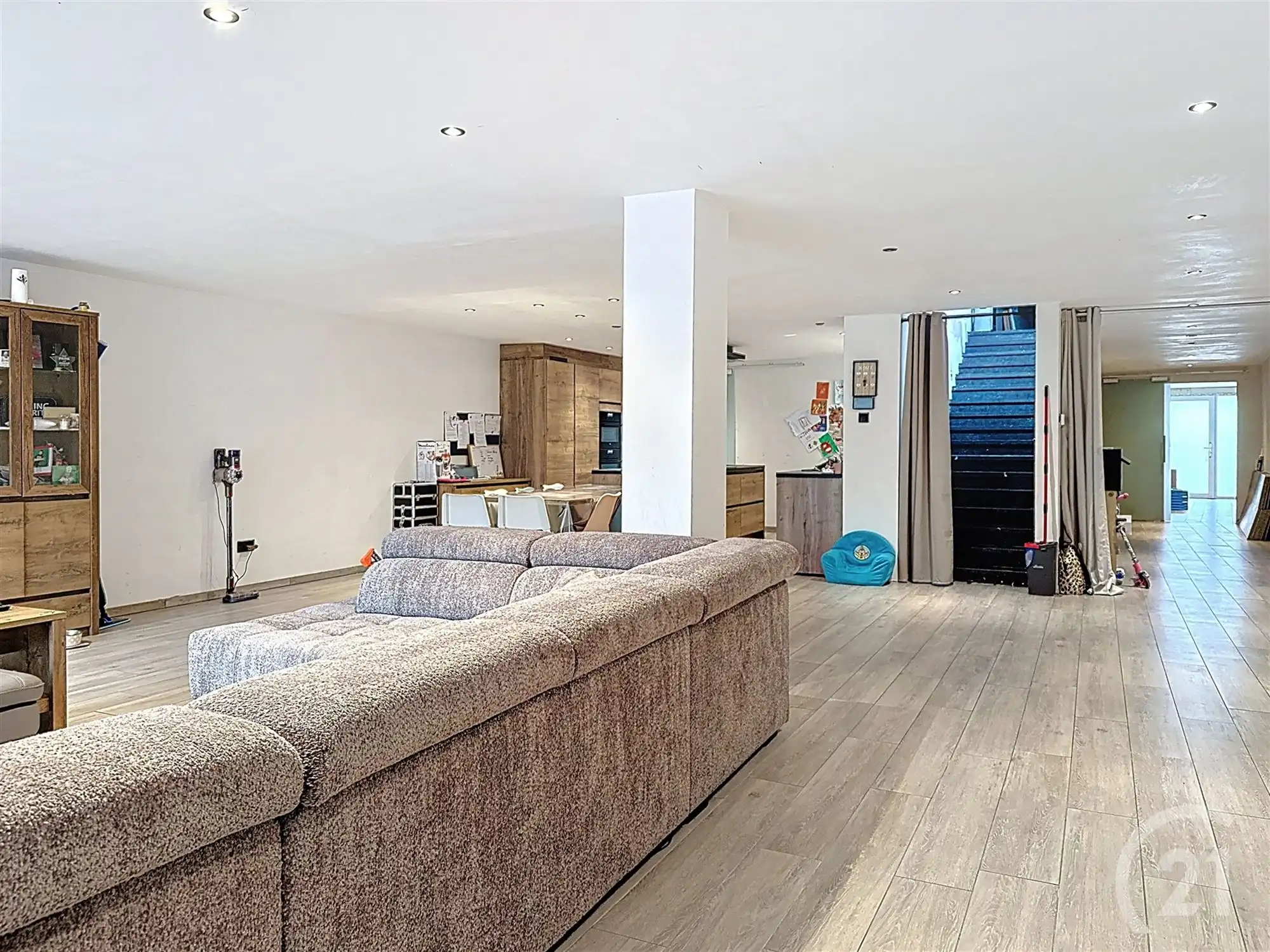 Ruime gezinswoning met 5 slaapkamers in centrum foto 8