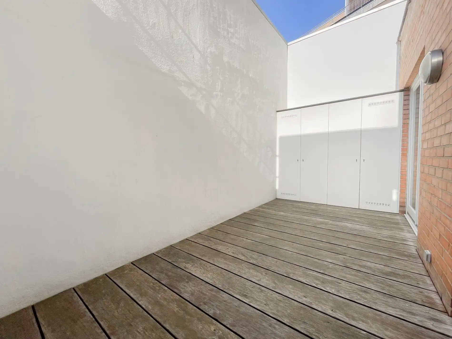 Stijlvol, instapklaar appartement met een ruim terras gelegen aan het Lichttorenplein op enkele passen van de zee. foto 13