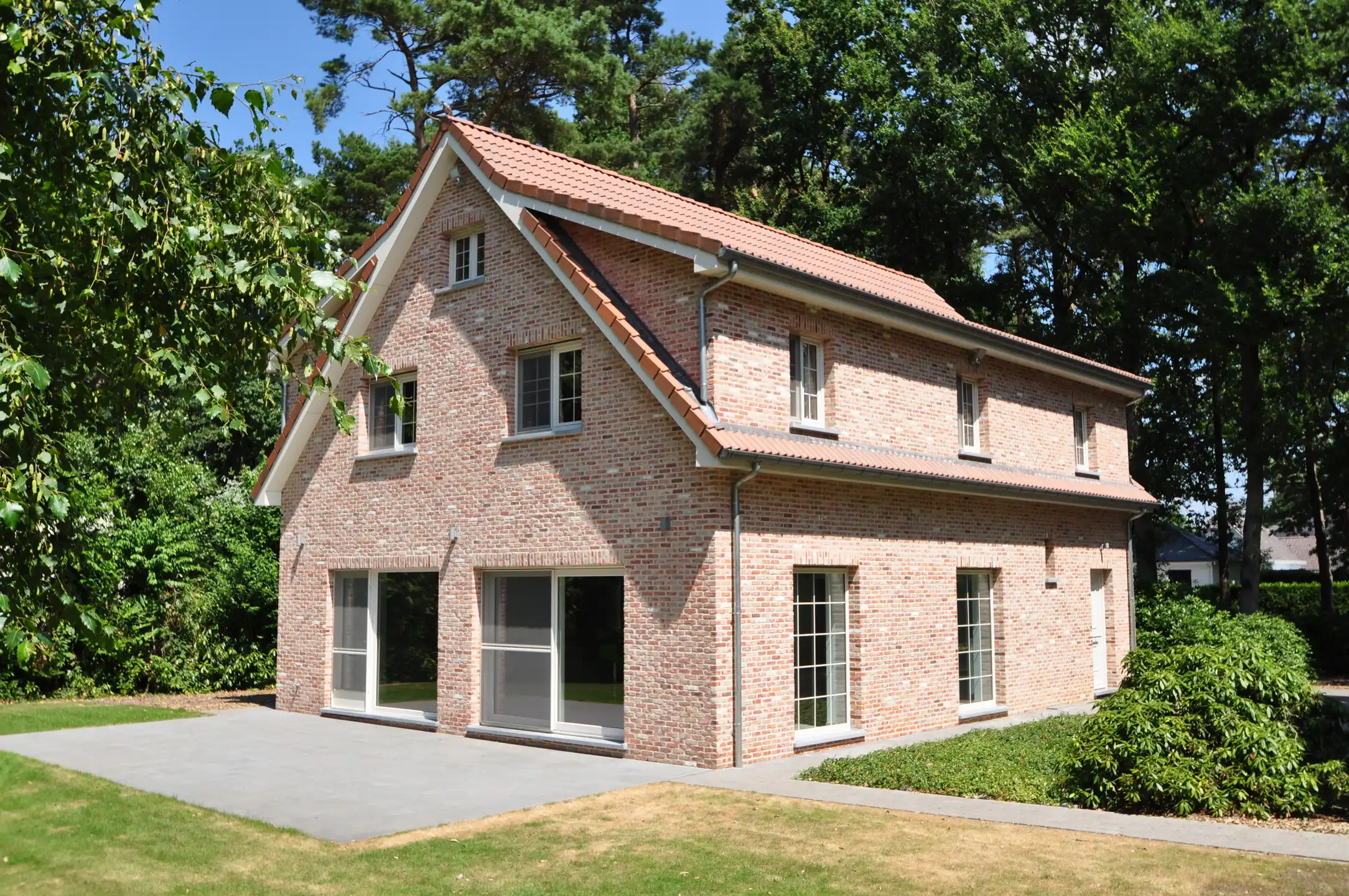 Hedendaagse en energiezuinige villa in rustige wijk foto 4