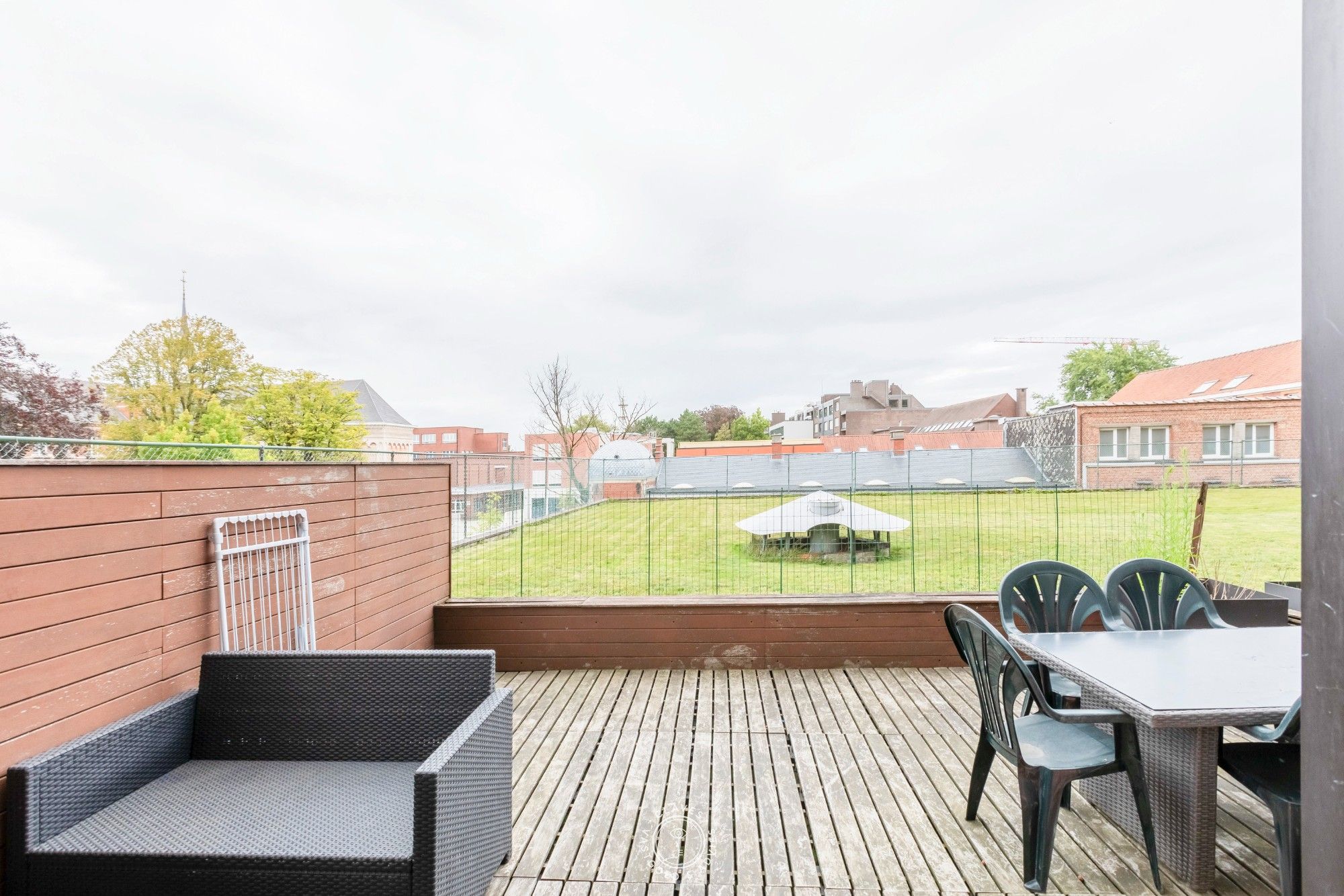 Appartement met drie slaapkamers op een goede locatie met twee ruime terrassen. foto 10