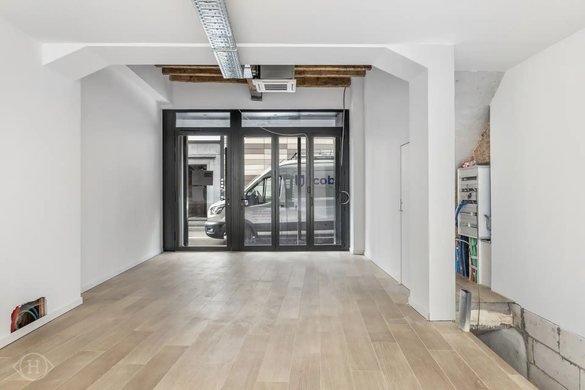 Instapklare handelsruimte met veel lichtinval en stadstuintje foto 15