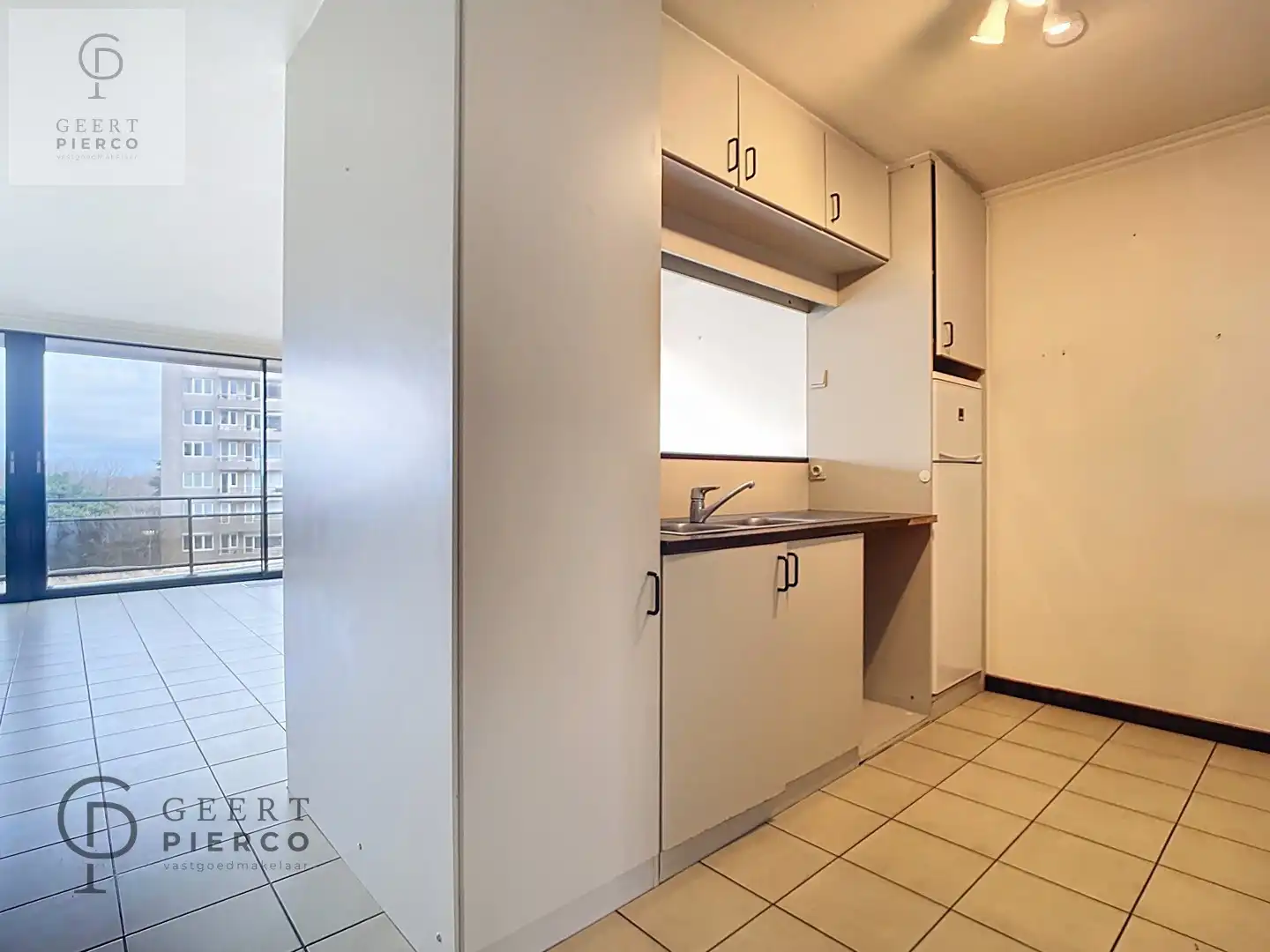 Zeer ruim appartement op de tweede verdieping met ondergrondse parkeerruimte foto 9