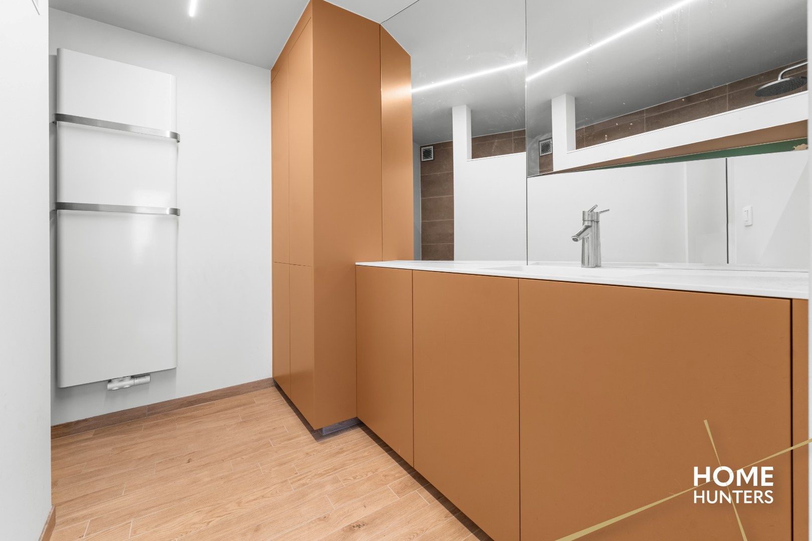 Op te frissen woning met charmante tuin in het hart van Mesen foto 9