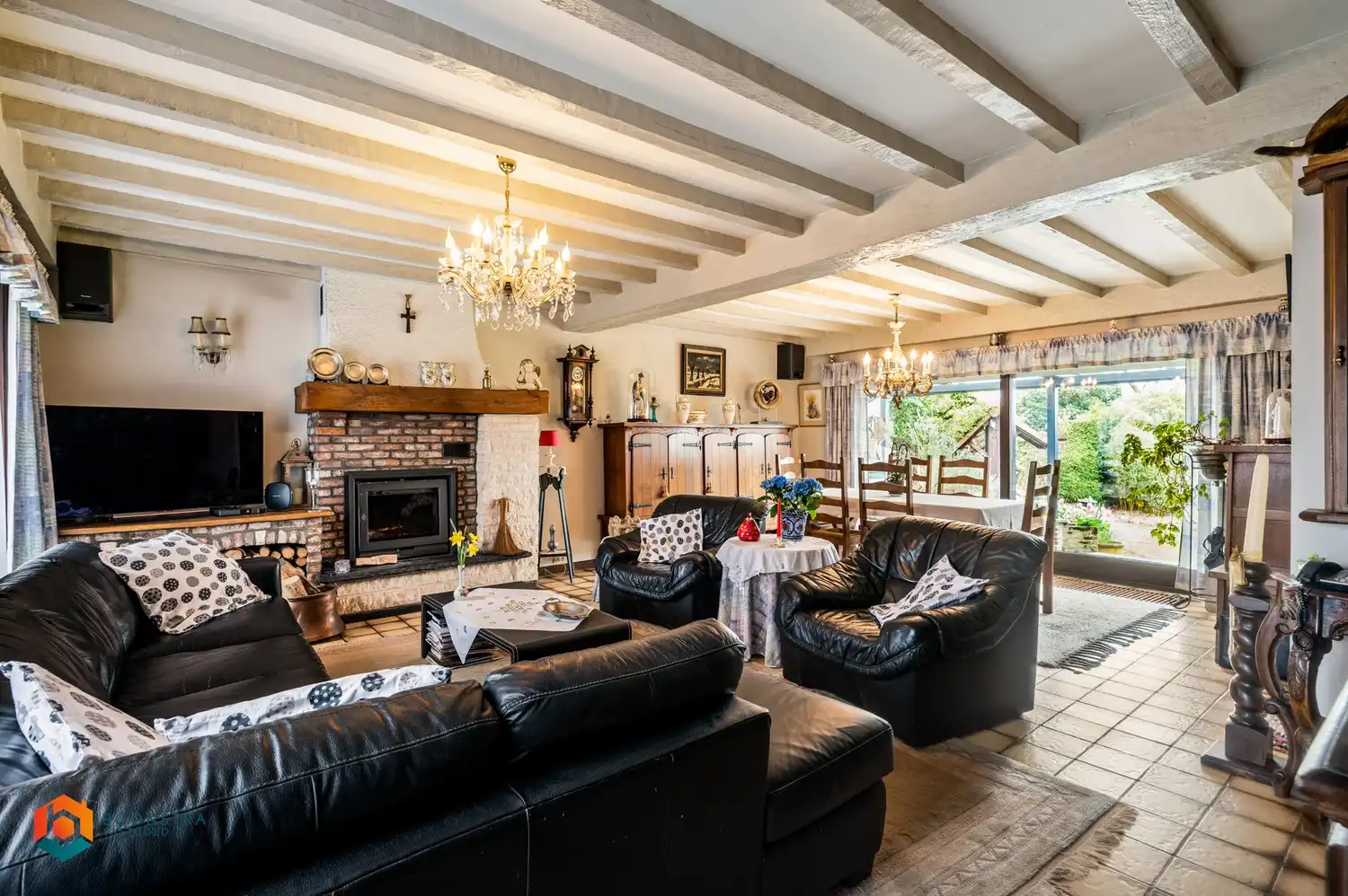 Ruime woning met 4 slpkrs, sfeervolle tuin en bijgebouw op perceel van 2206m² te Duffel foto 3