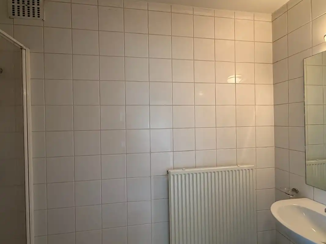 Instapklaar triplexappartement met 3 slaapkamers, 2 badkamers, garage + P in hartje Hoogstraten. foto 12