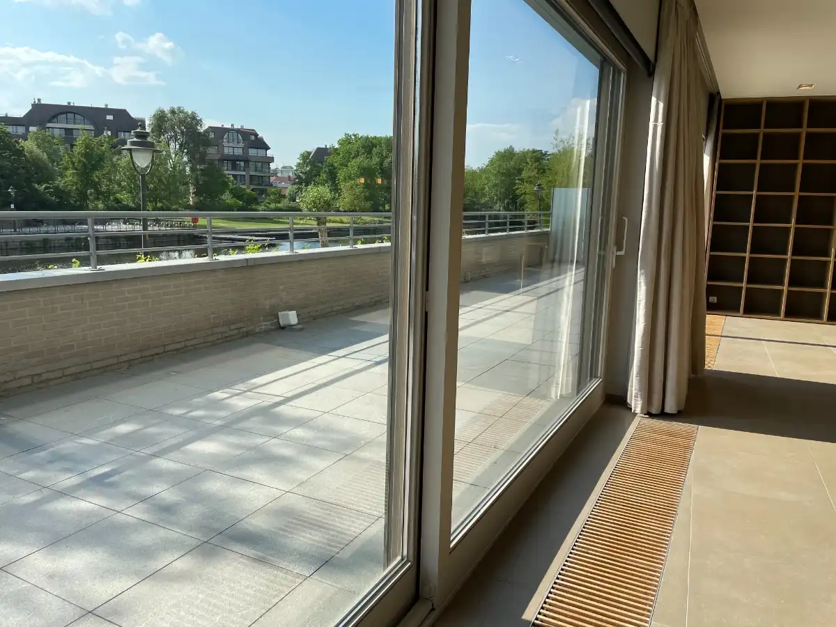 LUXE APPARTEMENT + zeer riant zongericht terras, dubbele garage & (wijn)kelder foto 23