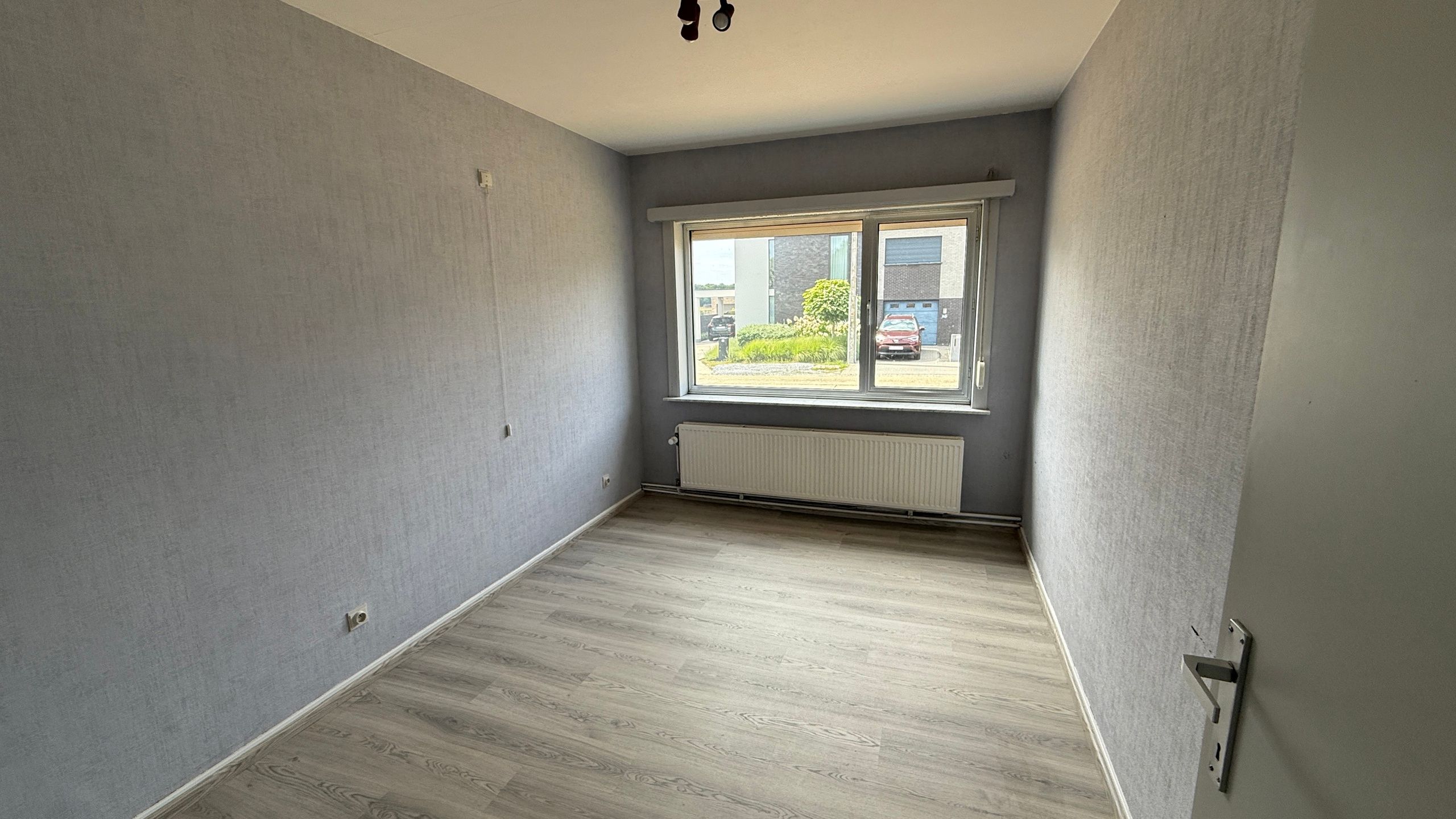 Laagbouwwoning in rustige straat foto 7