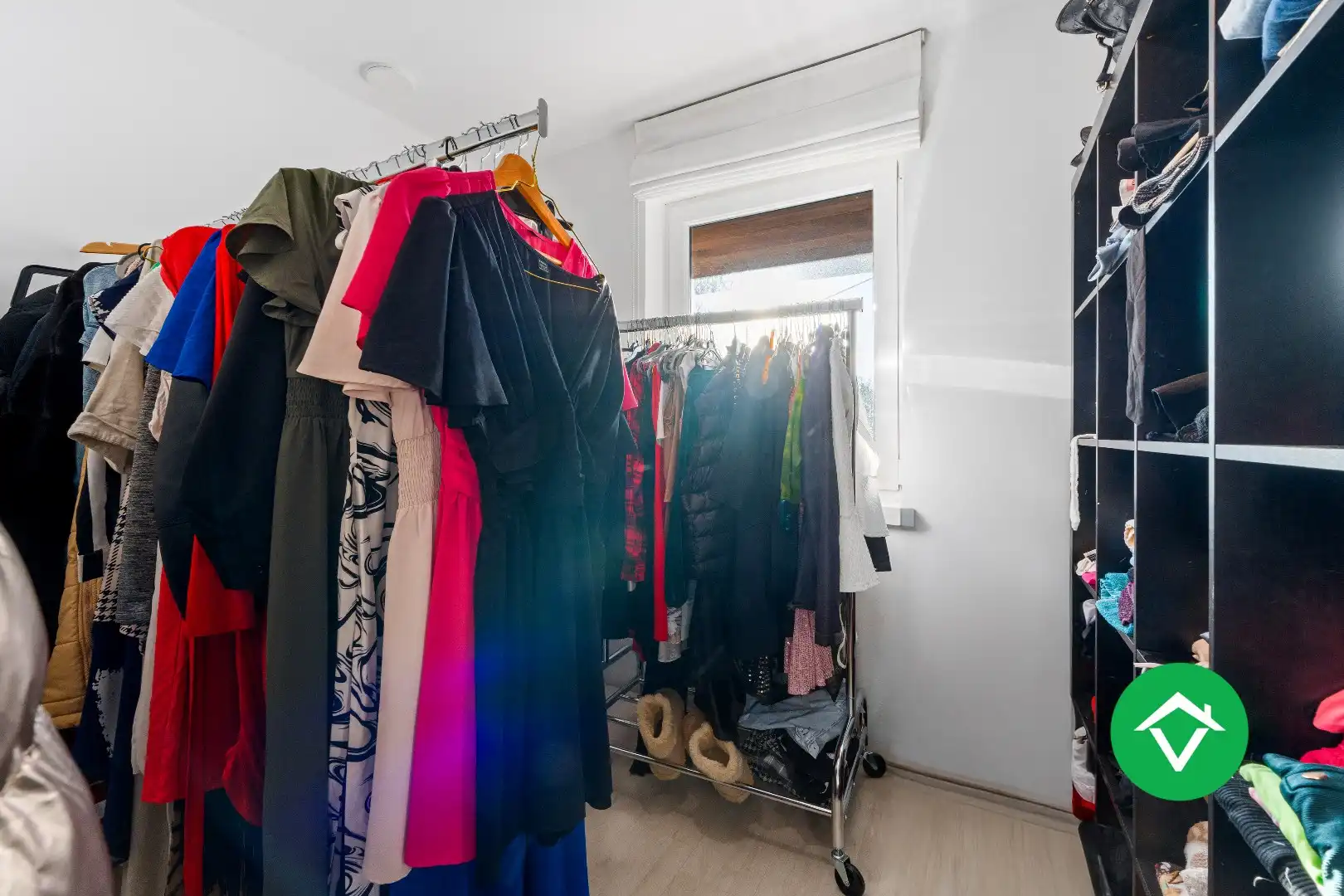 Instapklare nieuwbouwwoning met 5 slaapkamers en zonneterrassen op topligging in Eernegem foto 13