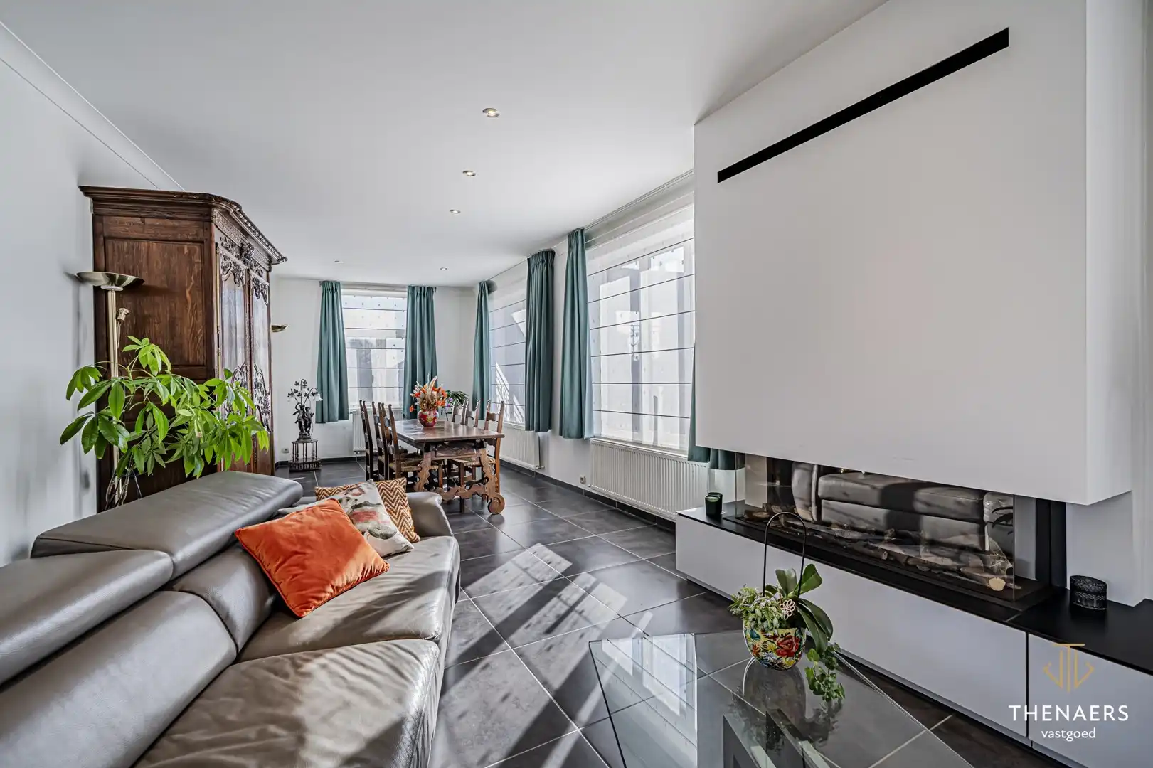 Karaktervolle en uitzonderlijk ruime woning met 5 slpks op&nbsp;een perceel van 36a 60ca. foto 6