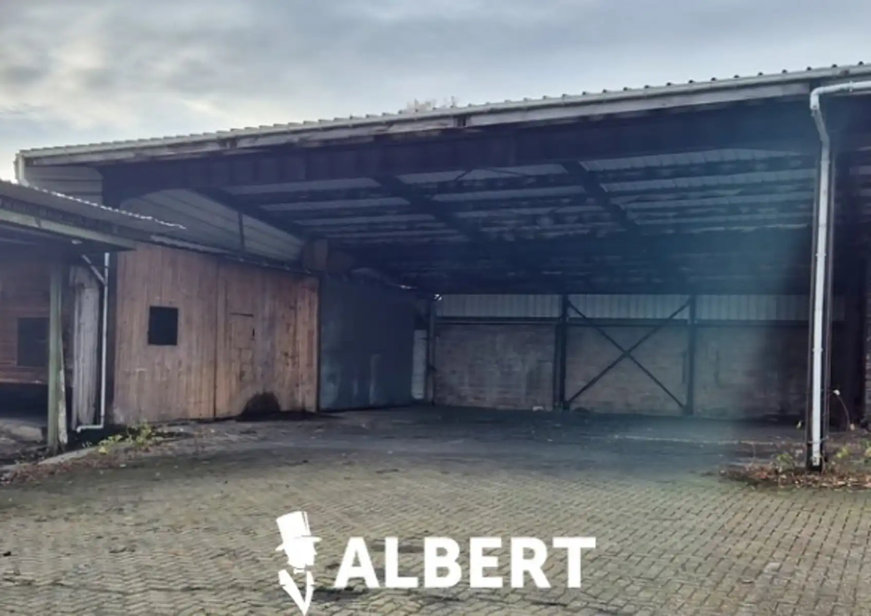 Unit 4 : gesloten loods met afdak foto 3