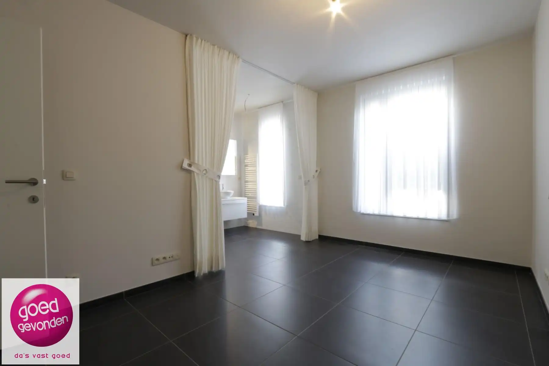 Gelijkvloers app - 1 SLK - Terras + tuin foto 14