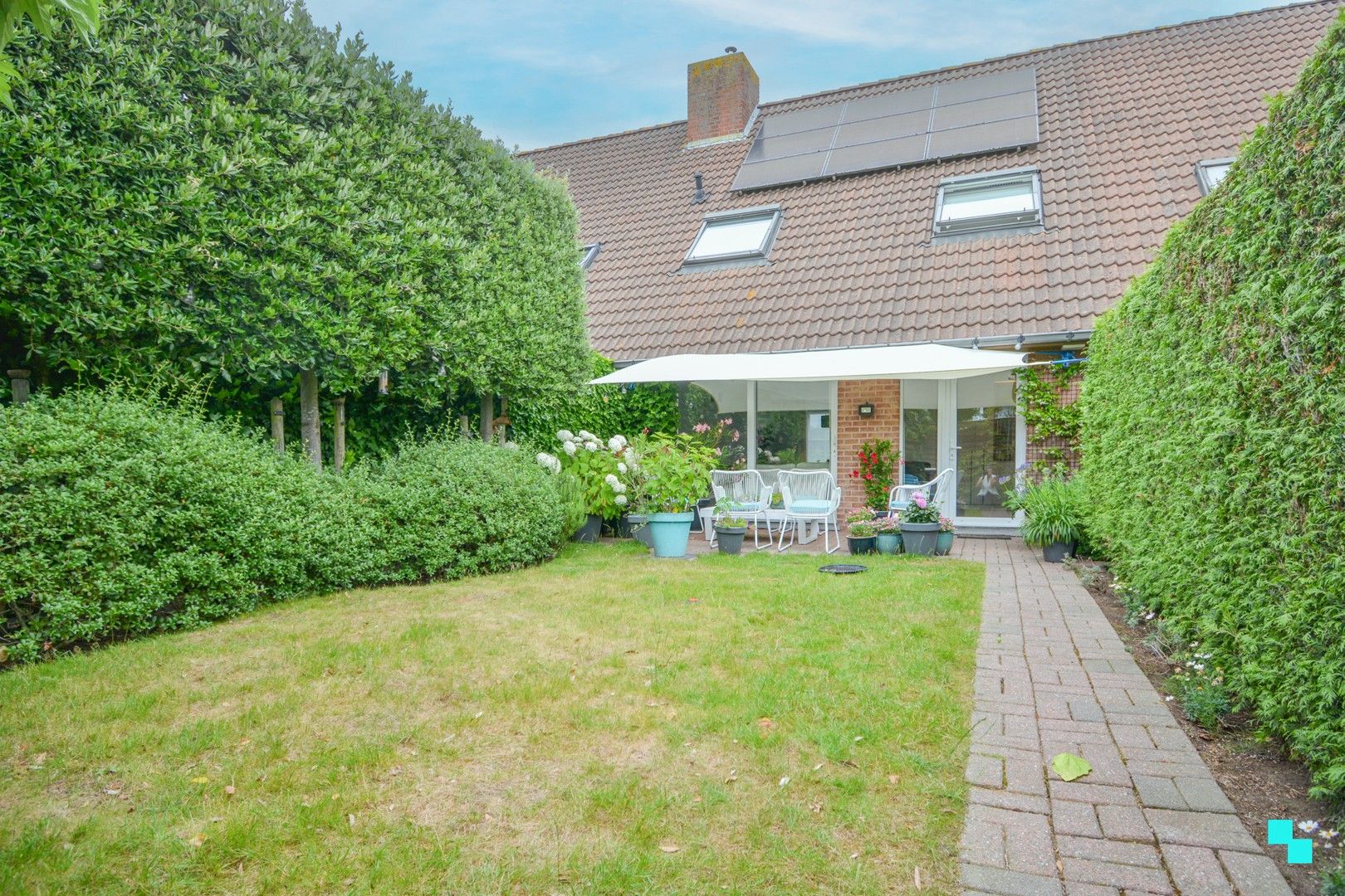 Smaakvol gerenoveerde woning met garage achteraan te Roeselare foto 14