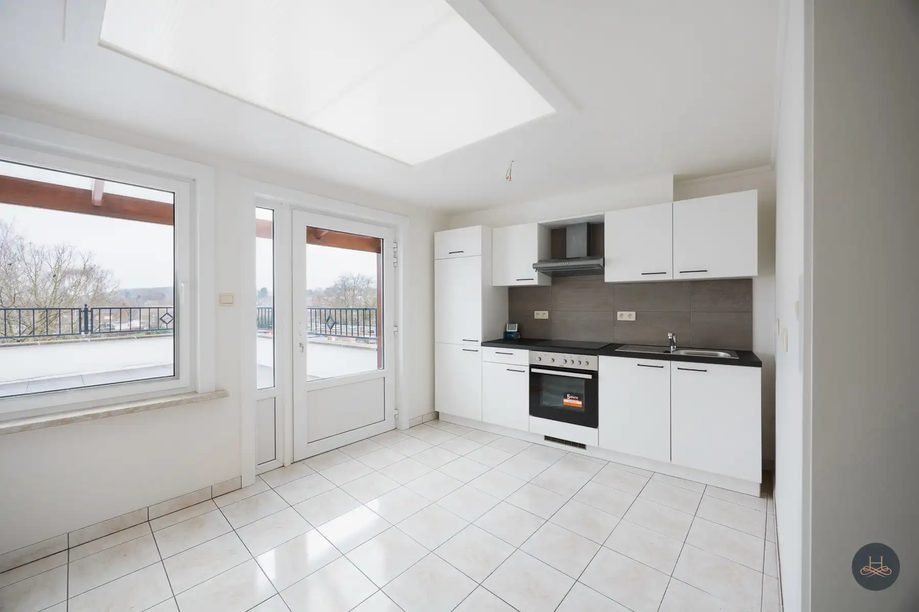 Gerenoveerde zuinige duplex met ruim terras, garage & kelder foto 7