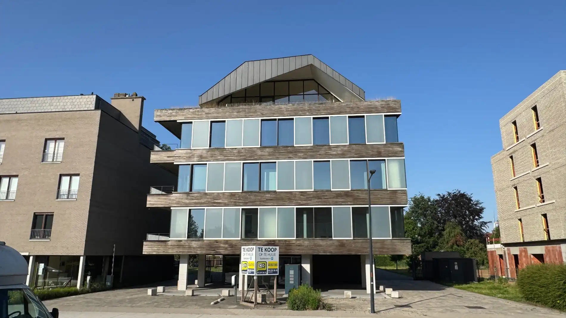 Modern kantoorgebouw te huur nabij oprit R4 in Gent foto 2