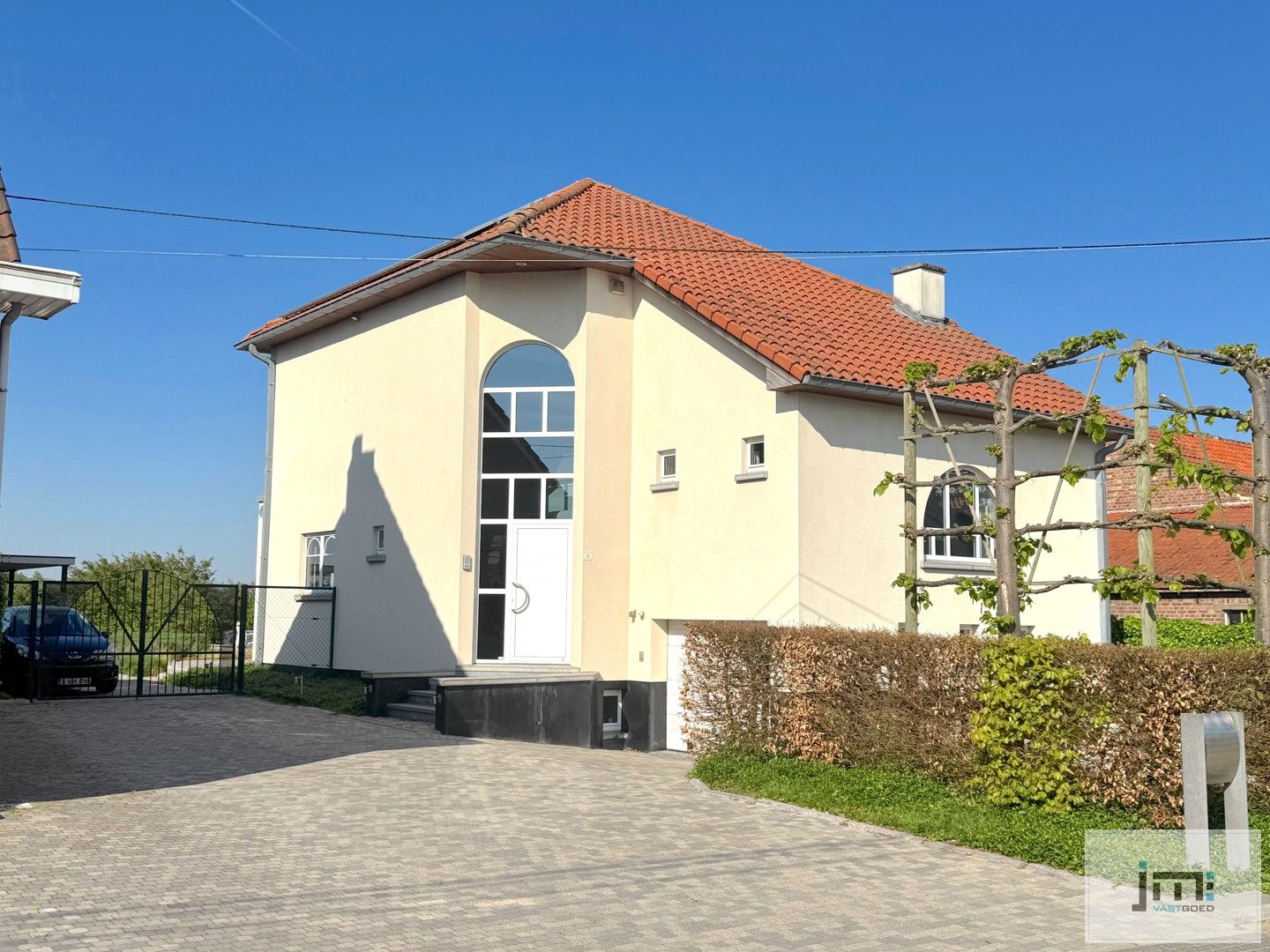 Energiezuinige woning met zwembad foto {{pictureIndex}}