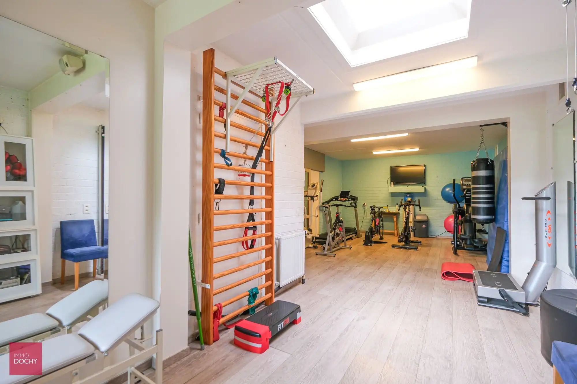 Ruime (groeps)praktijk of kantoor met woning foto 10