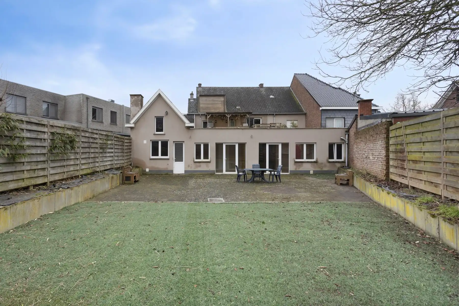 Ruim handelsgelijkvloers met tuin in het centrum foto 26
