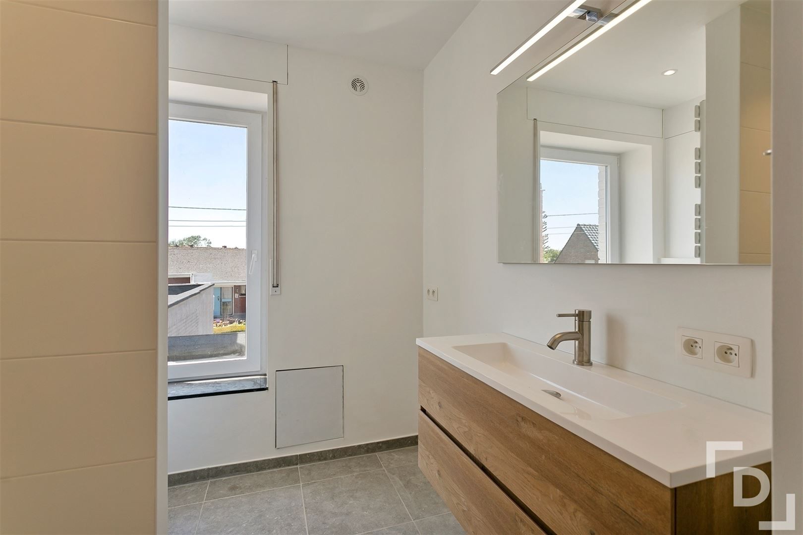 Instapklare rijwoning met uitgang achteraan foto 11