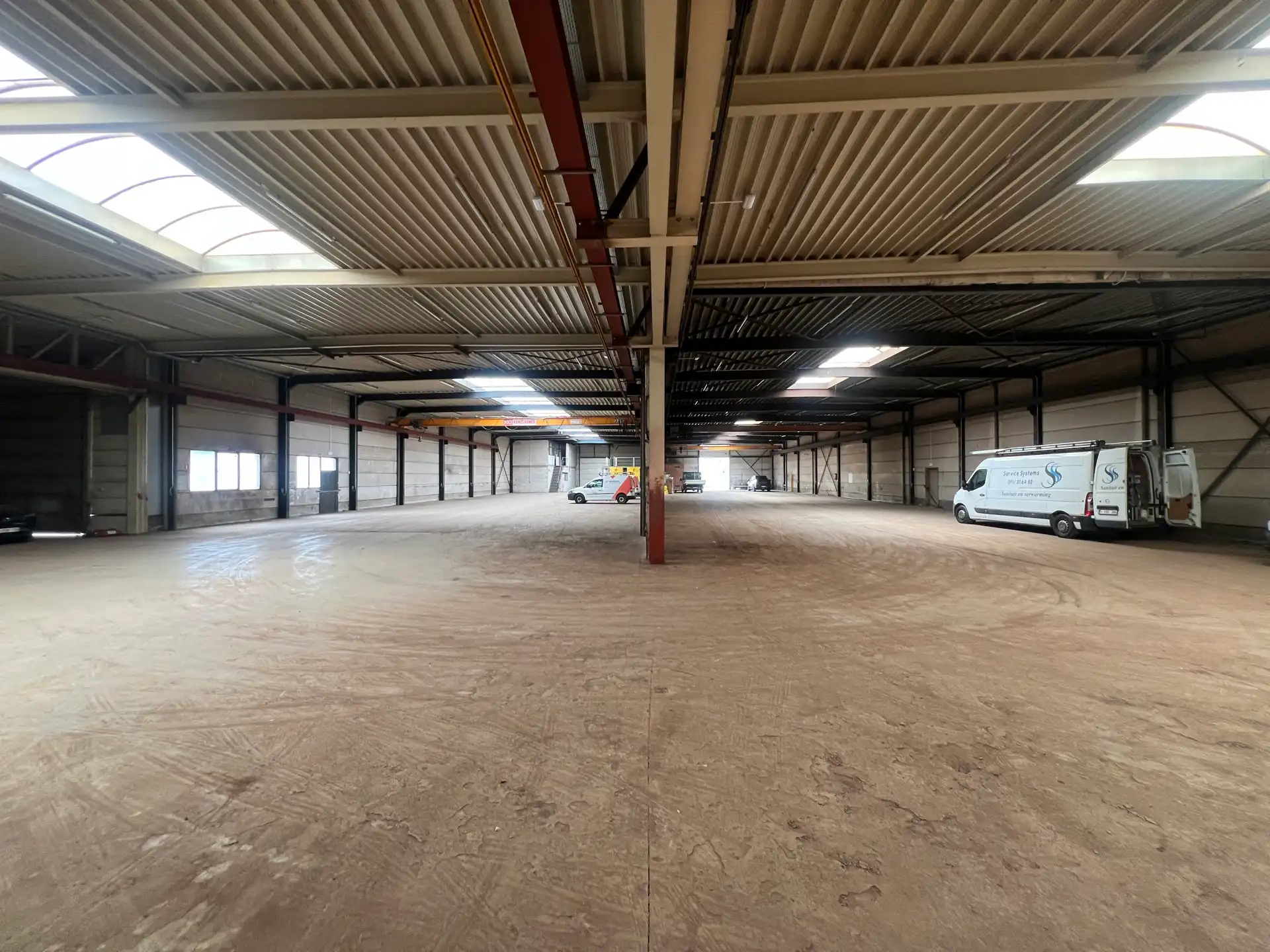Bedrijfsgebouw op toplocatie in Houthalen, direct aan de E314 foto 8